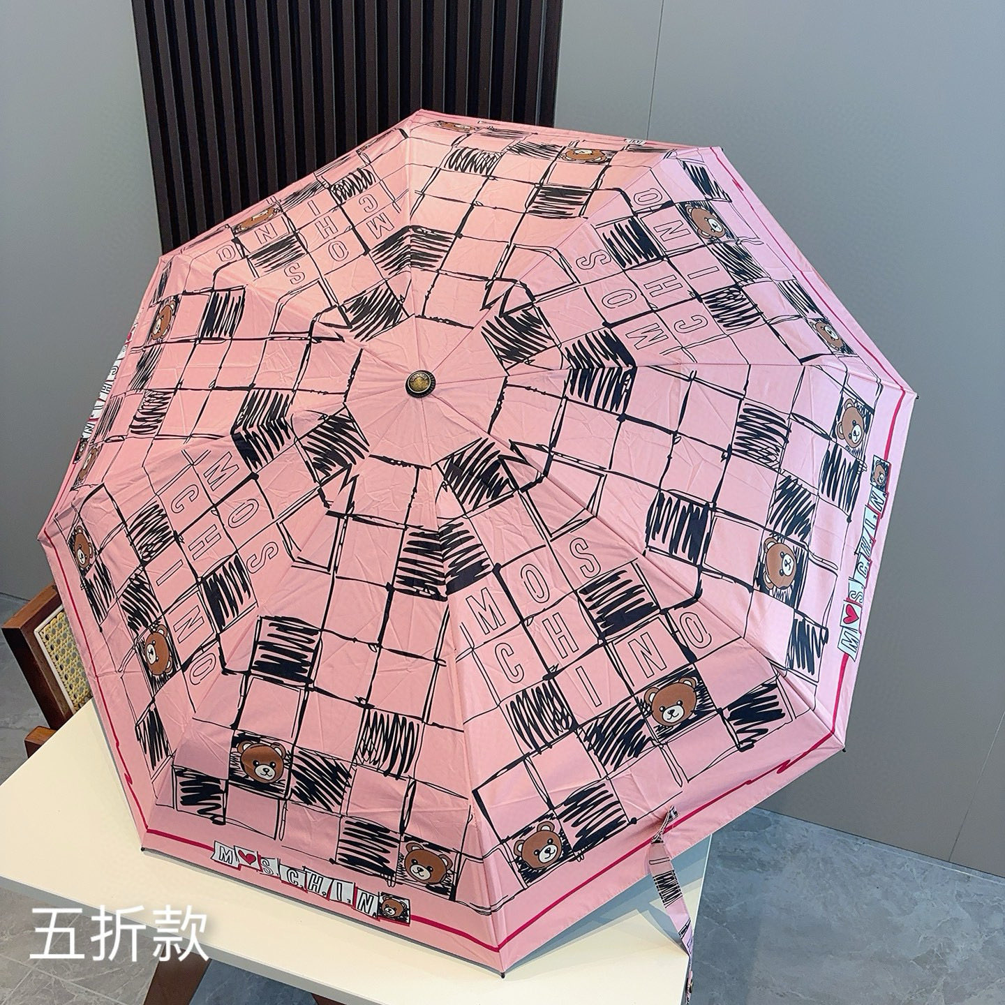  Moschino（莫斯奇诺）熊头柄 五折手开伞设计师Franco Moschino以自己的名字命名的一