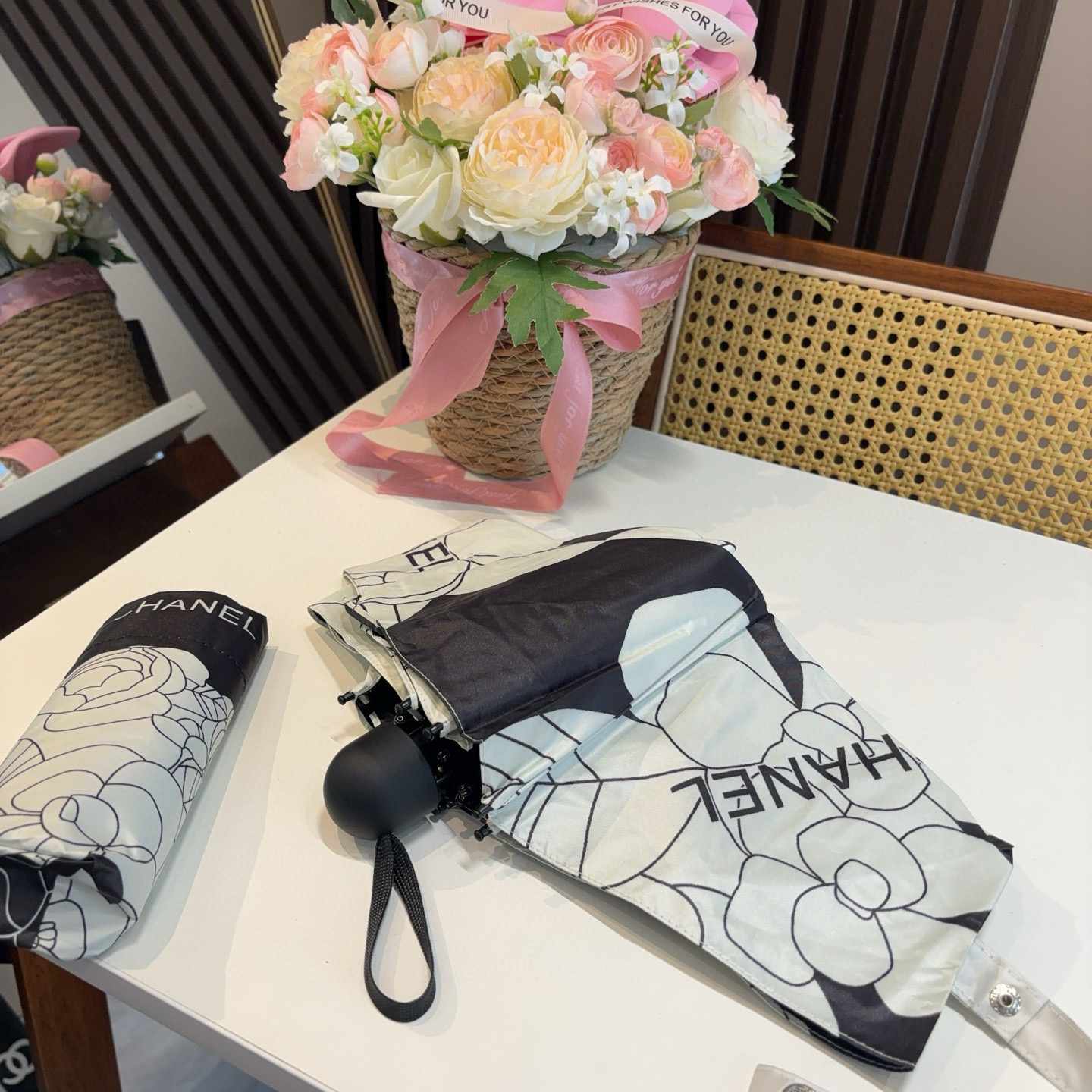  CHANEL（香奈儿）五折手动折叠晴雨伞 选用台湾进口UV防紫外线伞布 原单代工级品质  🌹