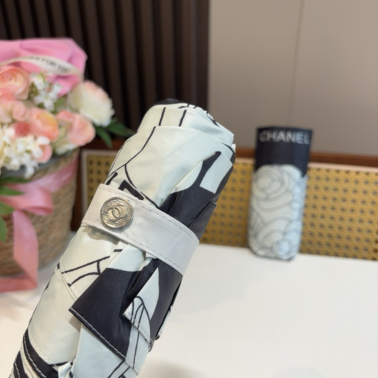  CHANEL（香奈儿）五折手动折叠晴雨伞 选用台湾进口UV防紫外线伞布 原单代工级品质  🌹