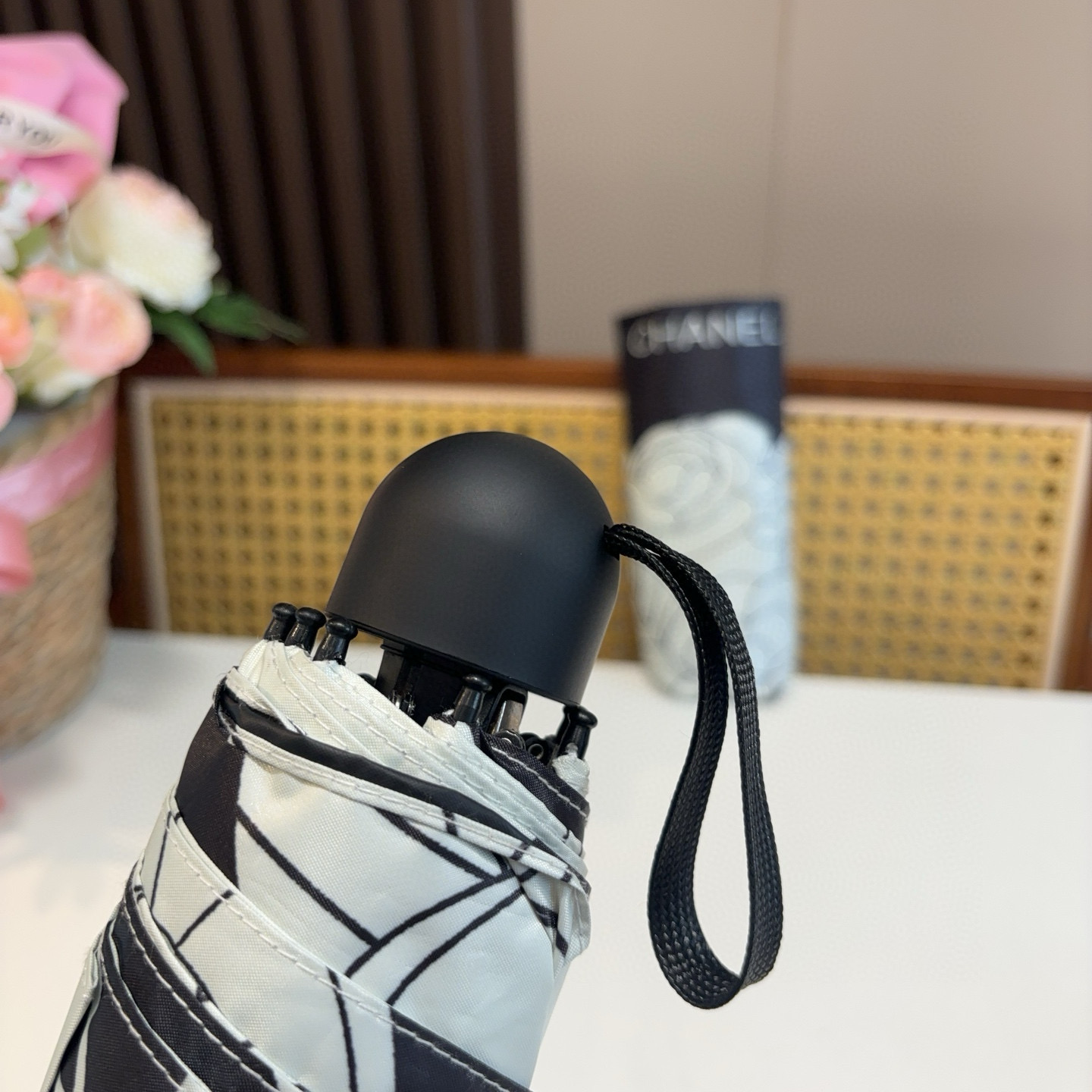 CHANEL（香奈儿）五折手动折叠晴雨伞 选用台湾进口UV防紫外线伞布 原单代工级品质  🌹