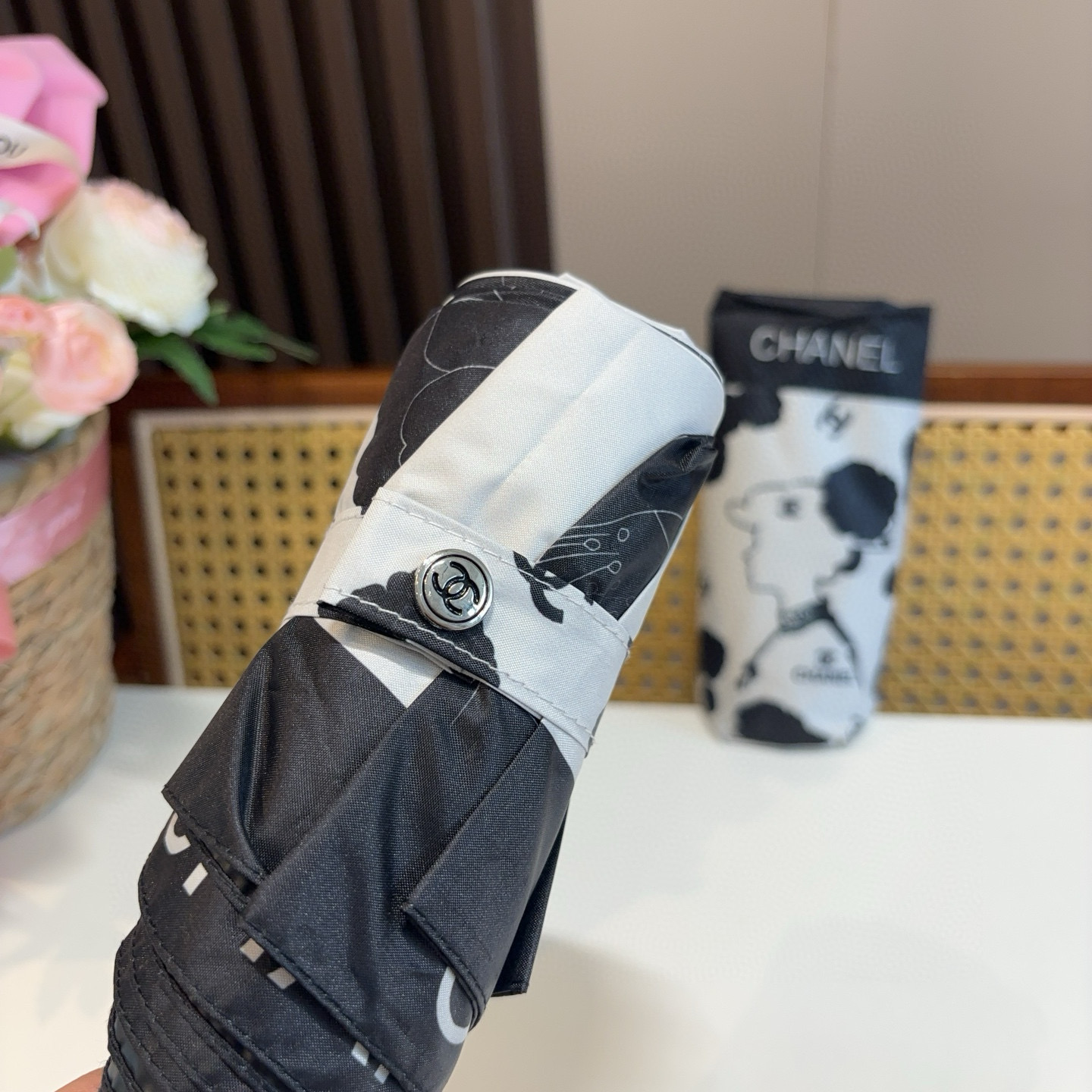  CHANEL（香奈儿）五折手动折叠晴雨伞 选用台湾进口UV防紫外线伞布 原单代工级品质  🌹