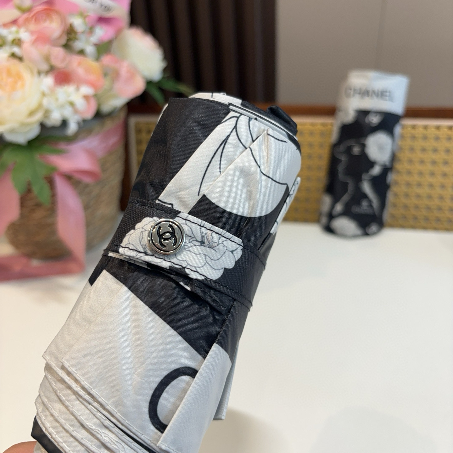  CHANEL（香奈儿）五折手动折叠晴雨伞 选用台湾进口UV防紫外线伞布 原单代工级品质  🌹