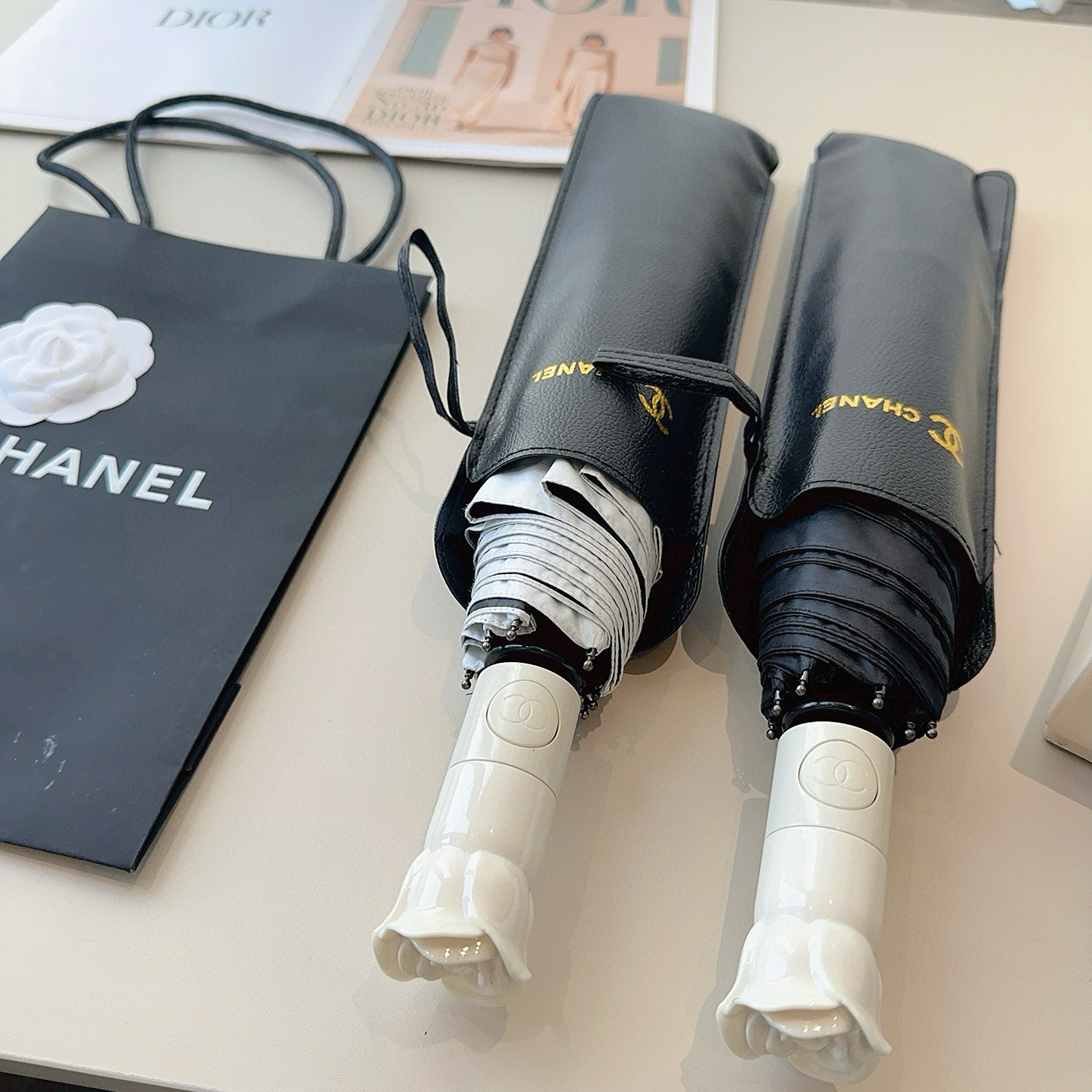  CHANEL（香奈儿） 新款玫瑰花头柄三折自动折叠晴雨伞 选用台湾进口UV防紫外线伞布 原单代工级品质