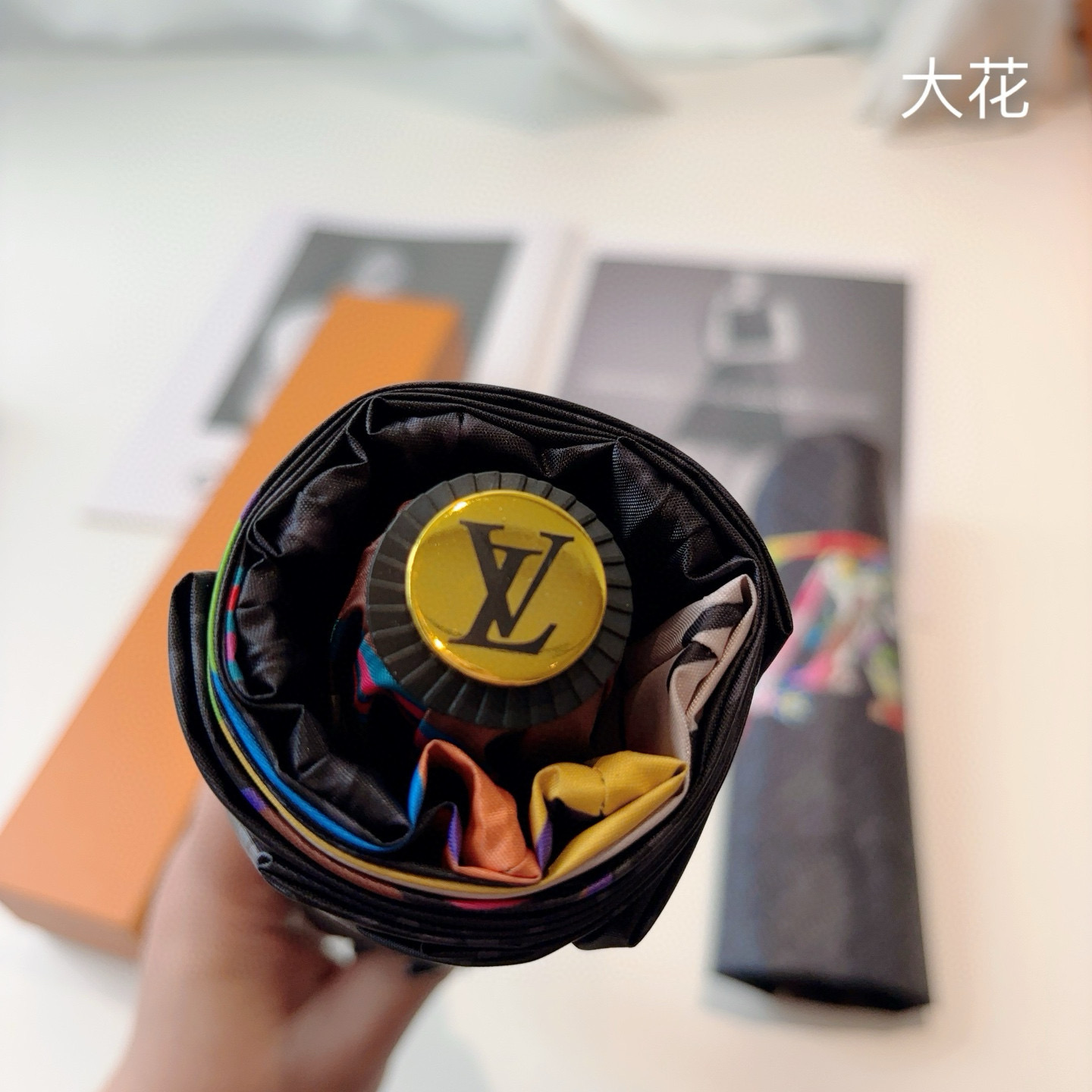 LOUIS VUITTON （路易威登）新款 三折自动折叠晴雨伞 新涂层技术深色伞面 拥有令人惊喜的遮光
