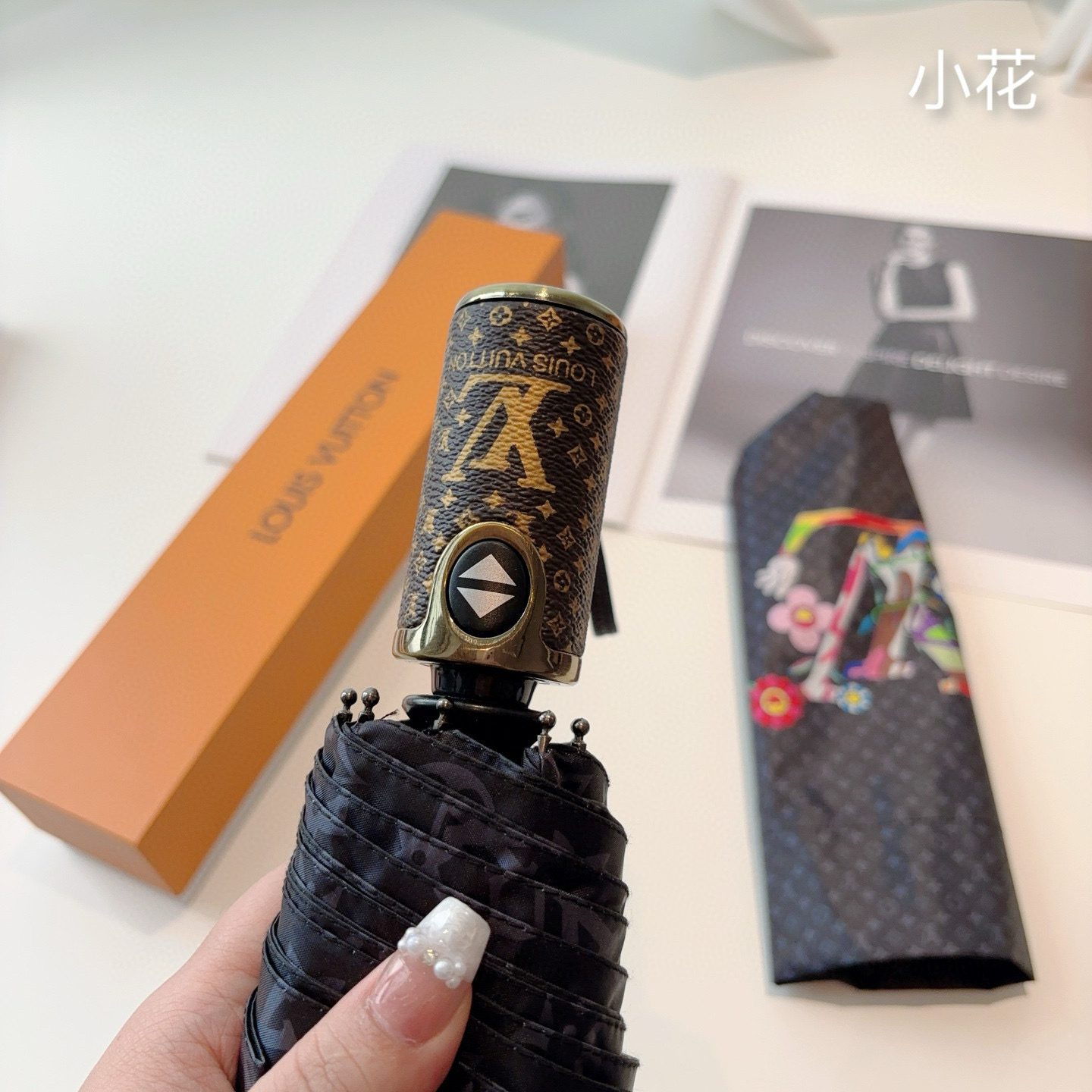 LOUIS VUITTON （路易威登）新款 三折自动折叠晴雨伞 新涂层技术深色伞面 拥有令人惊喜的遮光