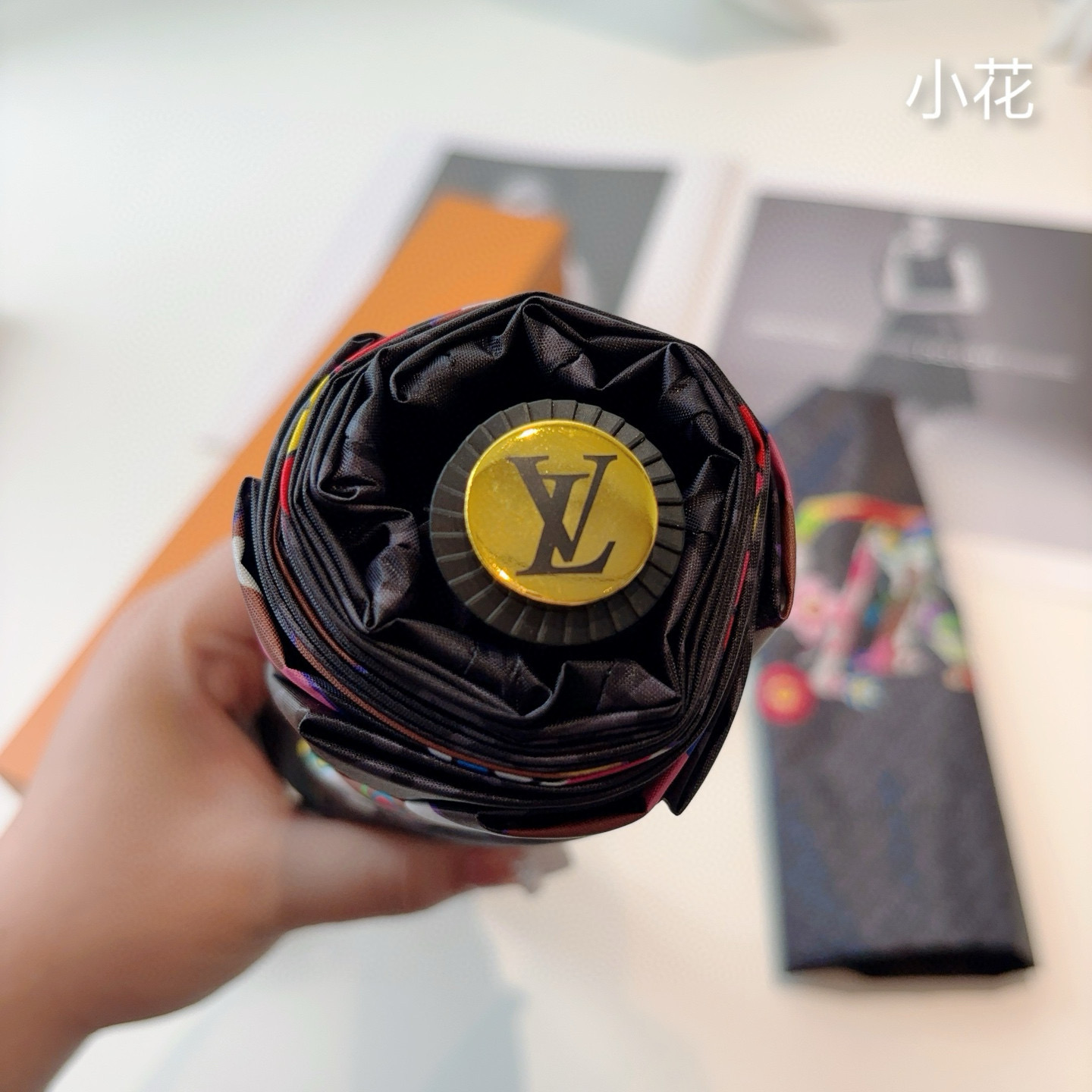 LOUIS VUITTON （路易威登）新款 三折自动折叠晴雨伞 新涂层技术深色伞面 拥有令人惊喜的遮光