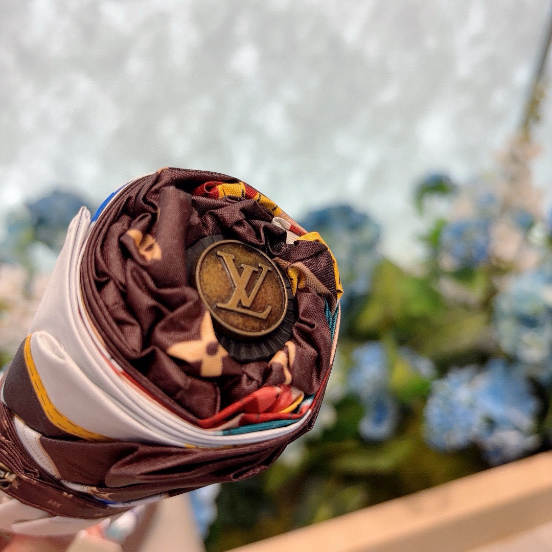  LOUIS VUITTON （路易威登）LV五折手开晴雨伞 新涂层技术深色伞面 拥有令人惊喜的遮光效果