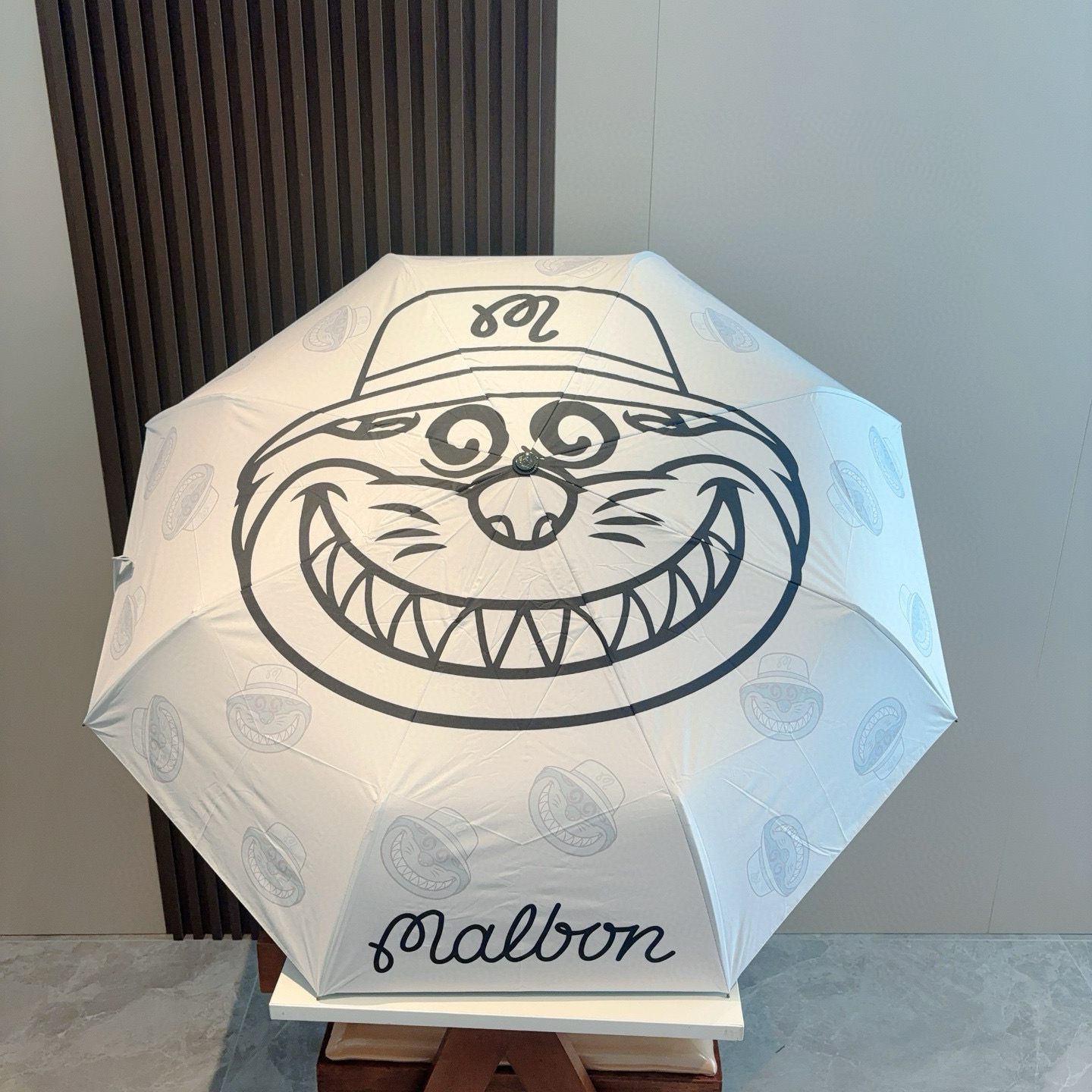  MALBON 新晋潮牌夏季新款 全自动折叠晴雨伞 
黑色涂层防晒有效阻隔紫外线99%，UPF>50 
