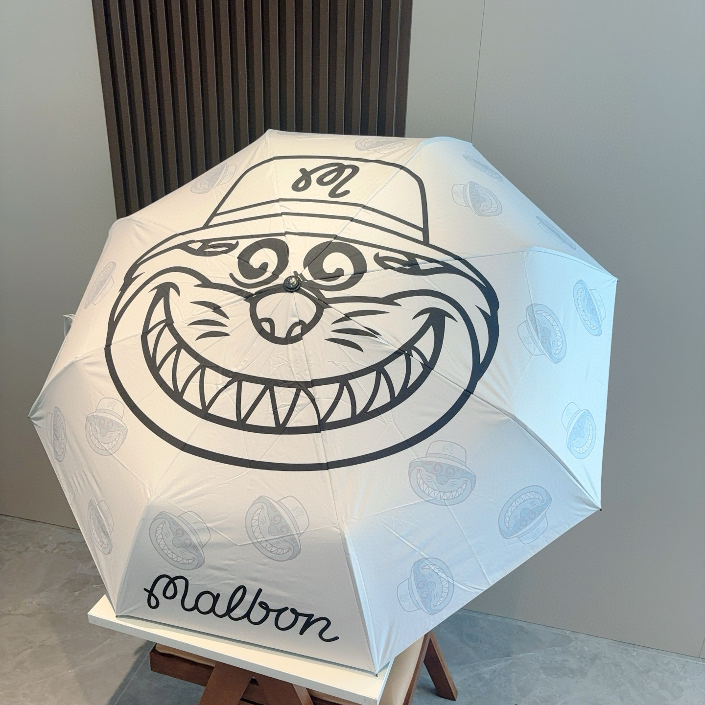  MALBON 新晋潮牌夏季新款 全自动折叠晴雨伞 
黑色涂层防晒有效阻隔紫外线99%，UPF>50 
