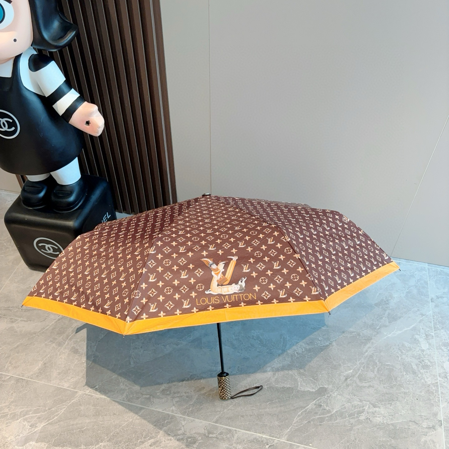 LOUIS VUITTON （路易威登）三折自动折叠晴雨伞 新涂层技术深色伞面 拥有令人惊喜的遮光效果！