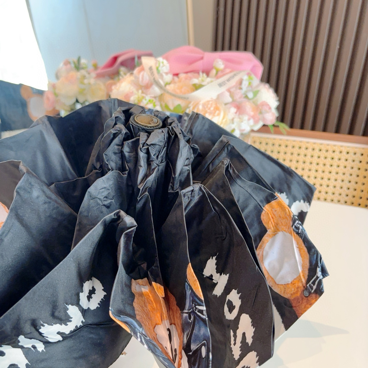  Moschino（莫斯奇诺）五折手开伞设计师Franco Moschino以自己的名字命名的一个意大利