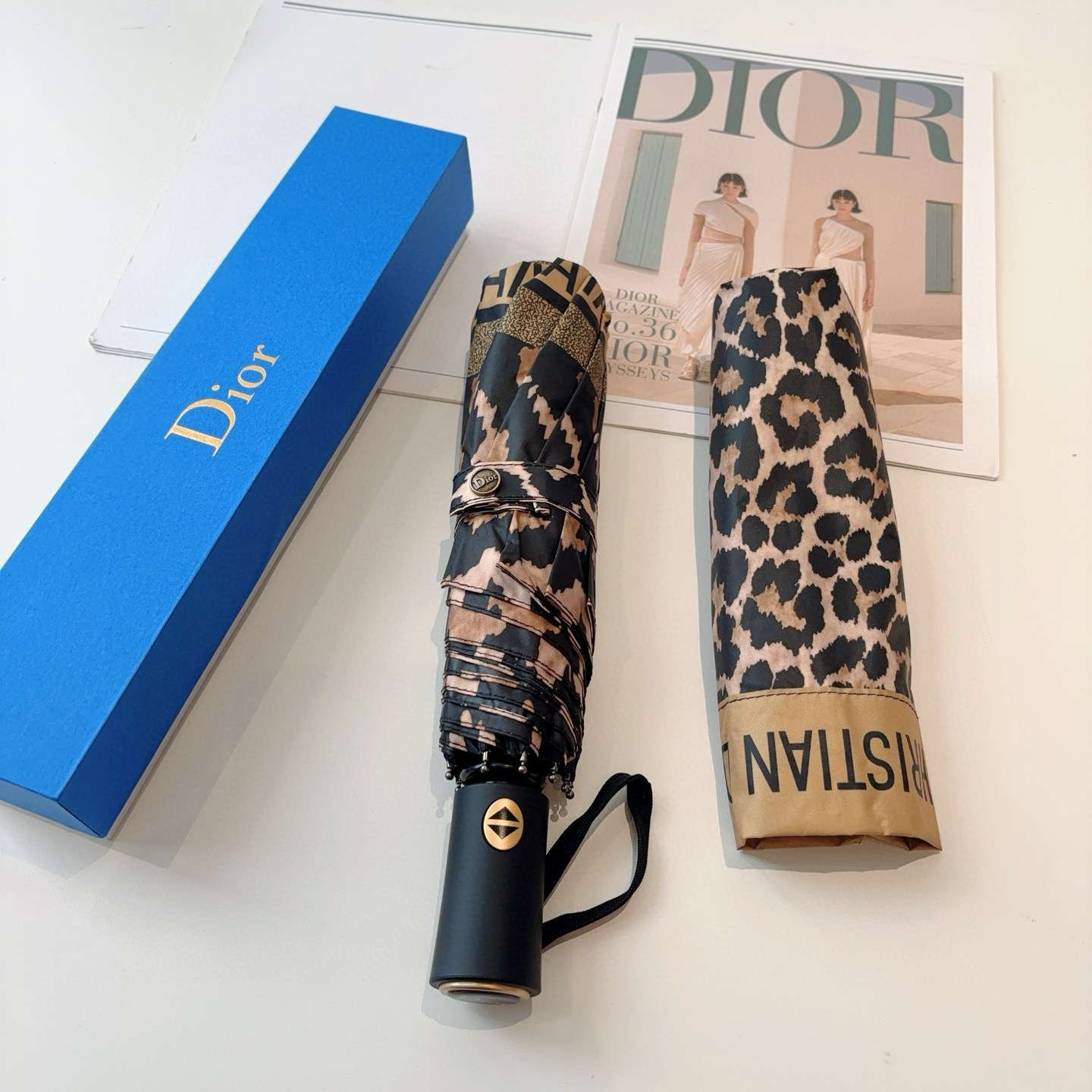  DIOR（迪奥）三折自动折叠晴雨伞  时尚原单代工品质 细节精致 看得见的品质 打破一成不变 色泽纯正