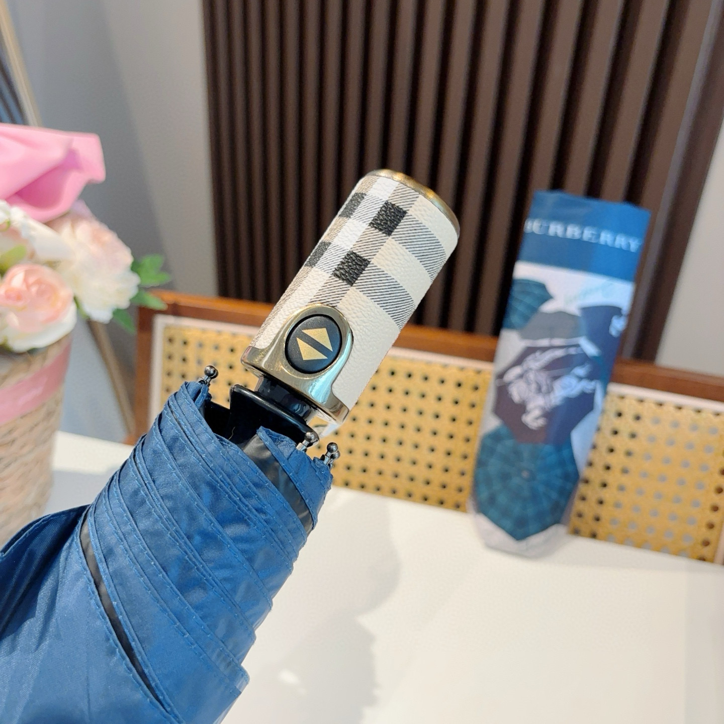  BURBERRY（巴宝莉） 三折自动折叠晴雨伞 年度巅峰之作 经典 高雅 时髦 这就是被称为英国BUR