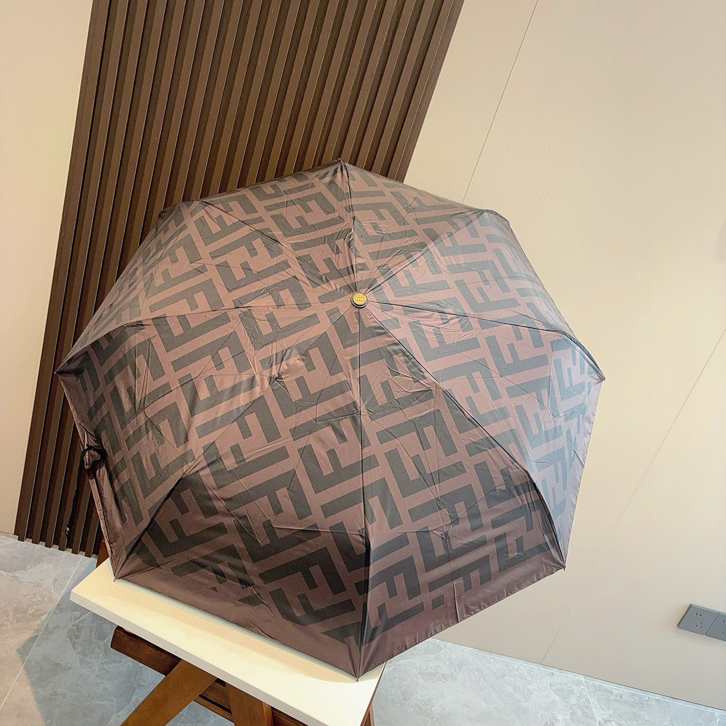  FENDI（芬迪）三折自动折叠晴雨伞 年度最新火爆单品  原单代工级品质 第一代210T碰击布防嗮拒水