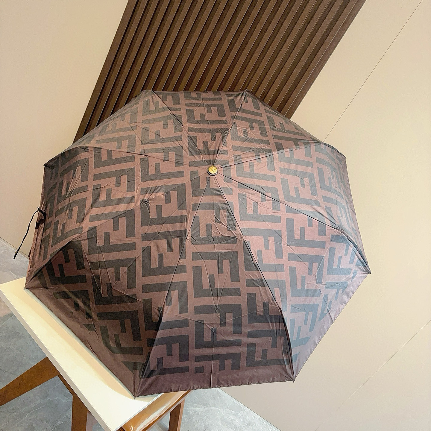  FENDI（芬迪）三折自动折叠晴雨伞 年度最新火爆单品  原单代工级品质 第一代210T碰击布防嗮拒水