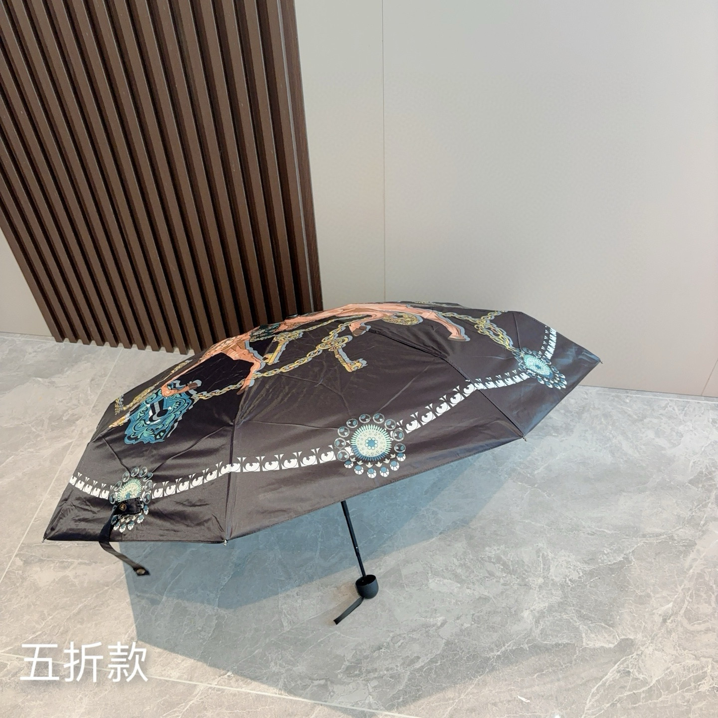HERMÈS (爱马仕)新款 五折伞 热卖款 时尚指数爆表 不论晴天雨天使用都相得益彰 拥有它感受风从身