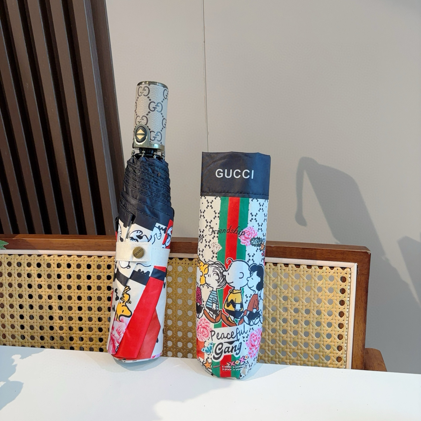  GUCCI古奇 三折自动折叠晴雨伞  时尚原单代工品质 细节精致 看得见的品质 打破一成不变 色泽纯正