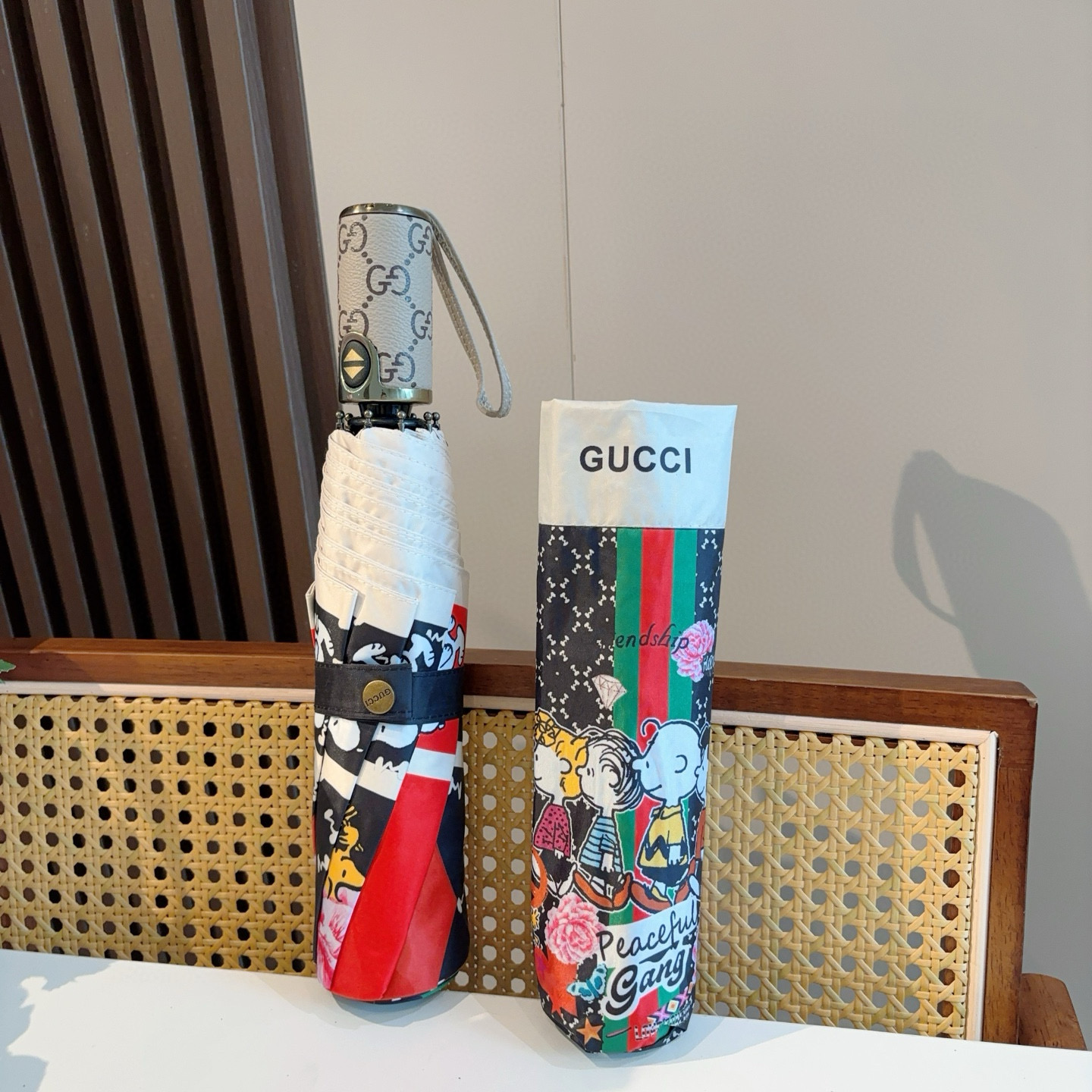  GUCCI古奇 三折自动折叠晴雨伞  时尚原单代工品质 细节精致 看得见的品质 打破一成不变 色泽纯正