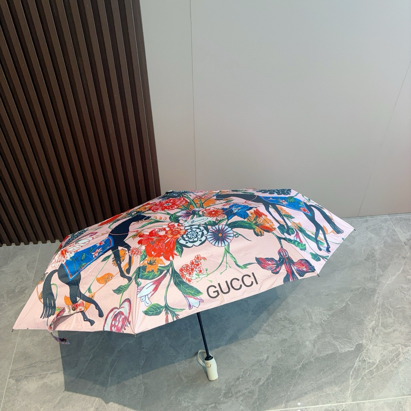  GUCCI古奇 三折自动折叠晴雨伞  时尚原单代工品质 细节精致 看得见的品质 打破一成不变 色泽纯正