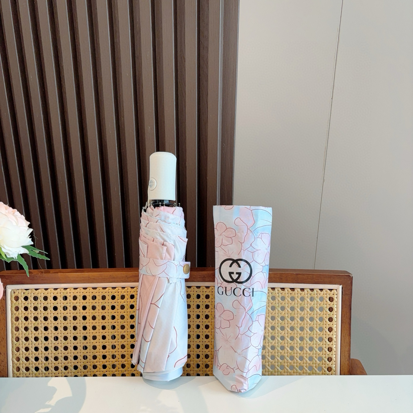  GUCCI古奇 三折自动折叠晴雨伞  时尚原单代工品质 细节精致 看得见的品质 打破一成不变 色泽纯正