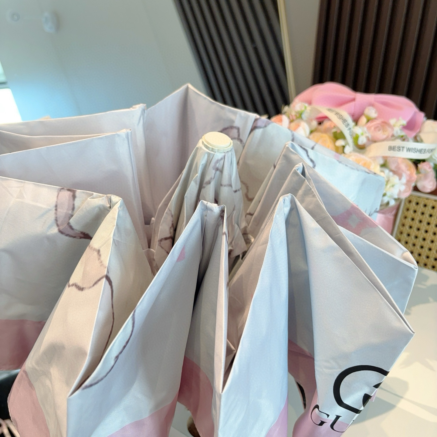  GUCCI古奇 三折自动折叠晴雨伞  时尚原单代工品质 细节精致 看得见的品质 打破一成不变 色泽纯正