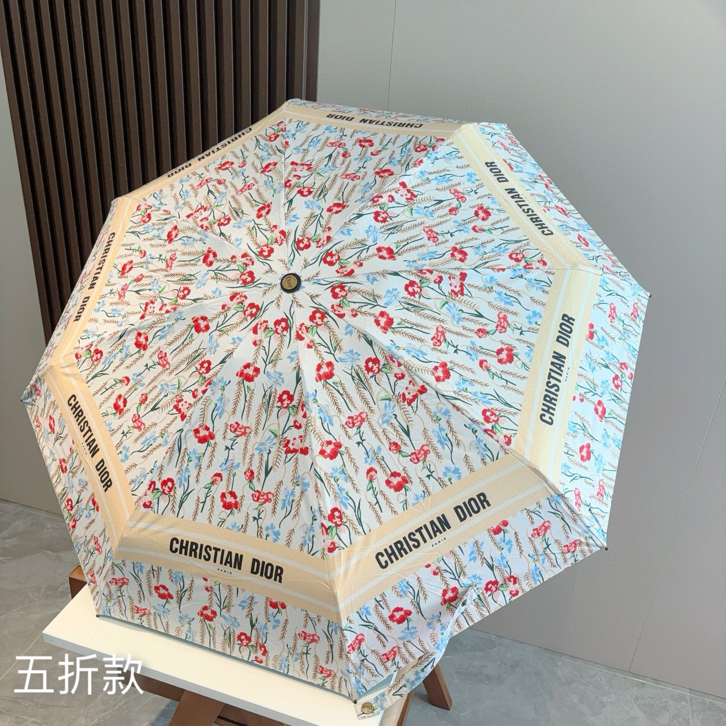  DIOR （迪奥） 五折手开折叠伞 超轻口袋 仅18cm  热卖款 时尚指数爆表 无论晴天雨天使用都相