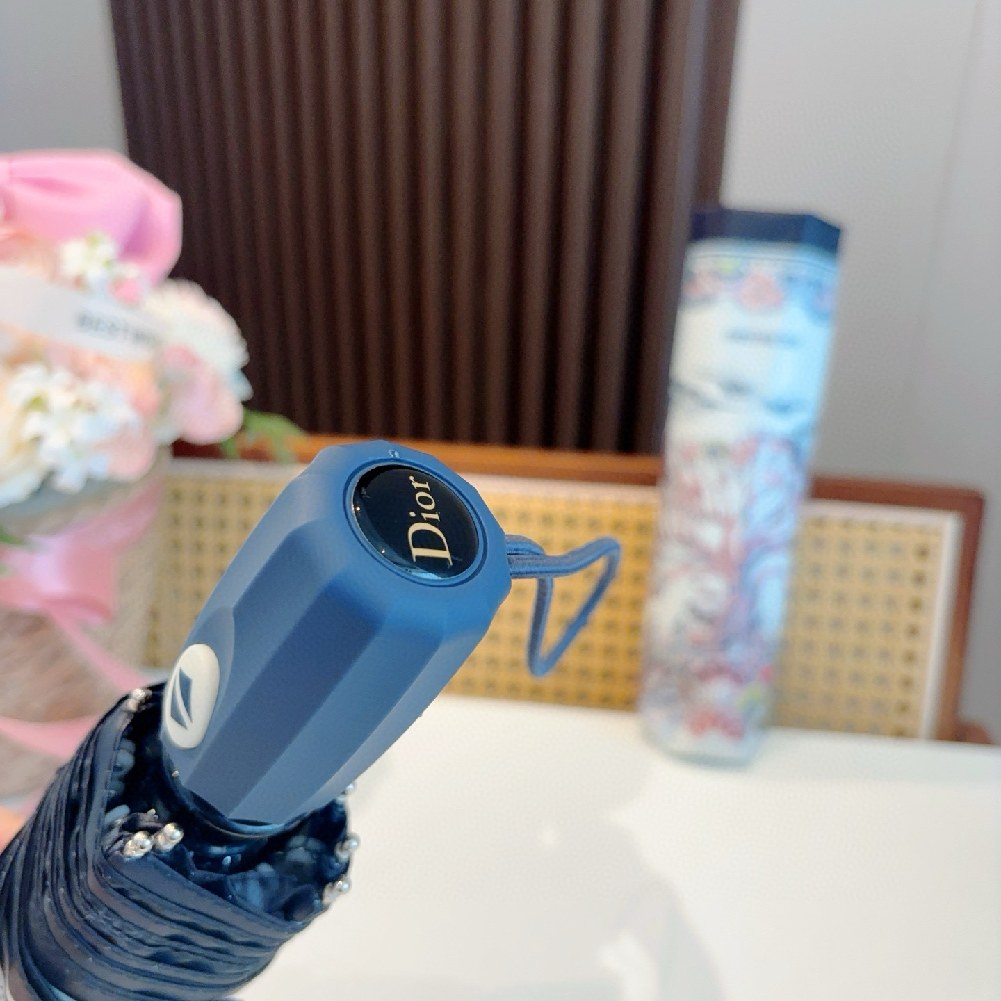  DIOR（迪奥）三折自动折叠晴雨伞  时尚原单代工品质 细节精致 看得见的品质 打破一成不变 色泽纯正