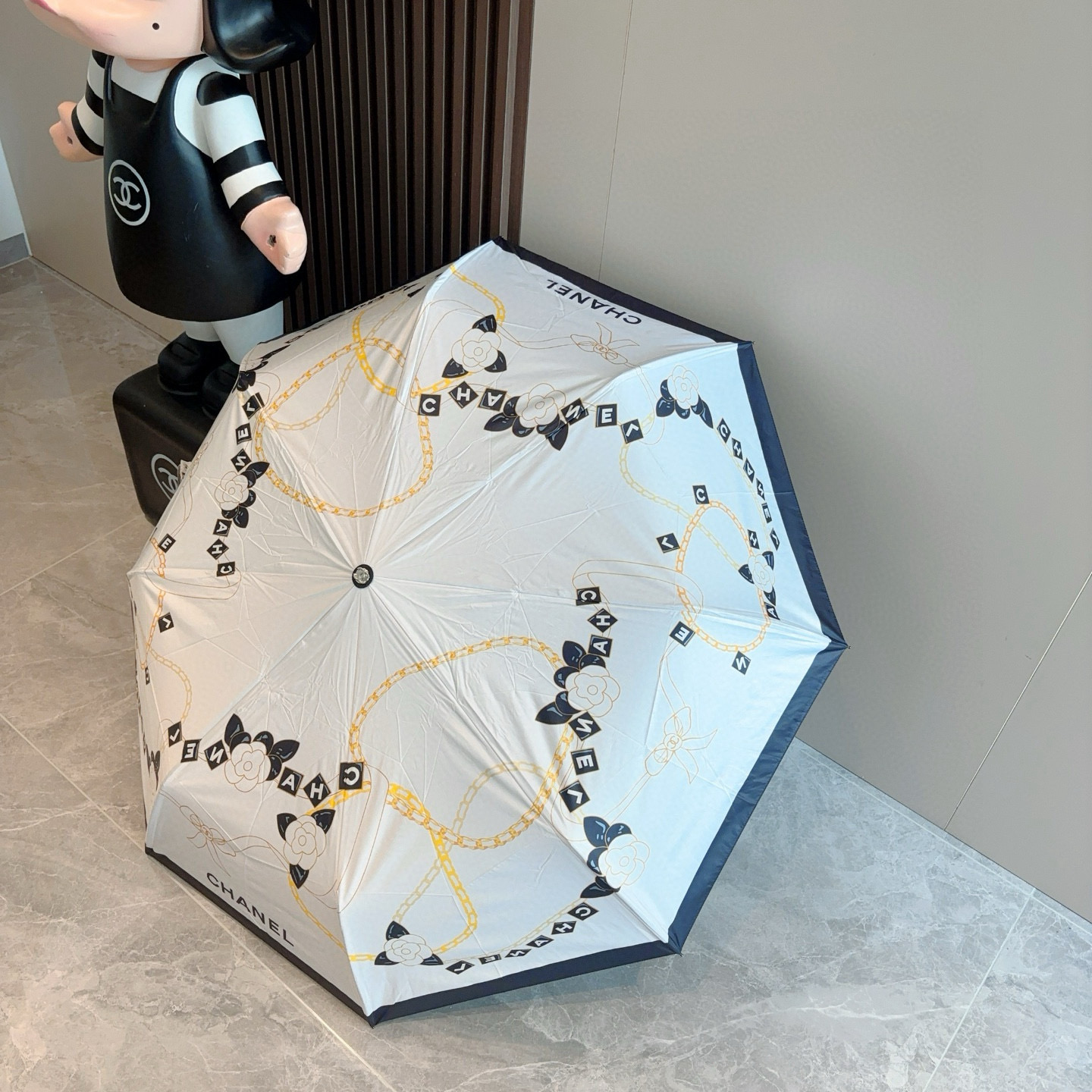 CHANEL（香奈儿）玫瑰柄 三折手开折叠晴雨伞 做工精细 气质 时尚 炒鸡好看！防紫外线 人手必备 ！