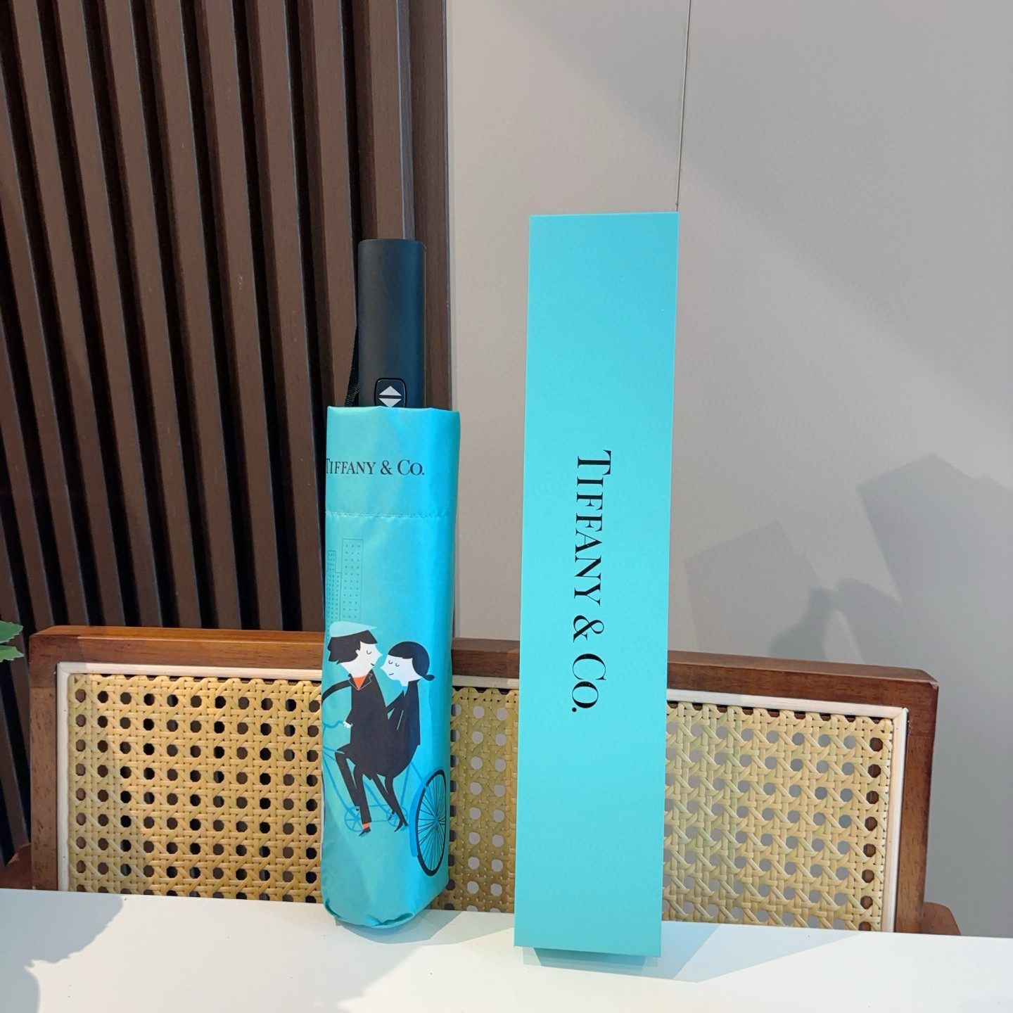  Tiffany蒂芙尼 三折自动折叠晴雨伞 火爆来袭 夏日里的小清新 高效阻隔紫外线涂层 有伞随行 晴雨