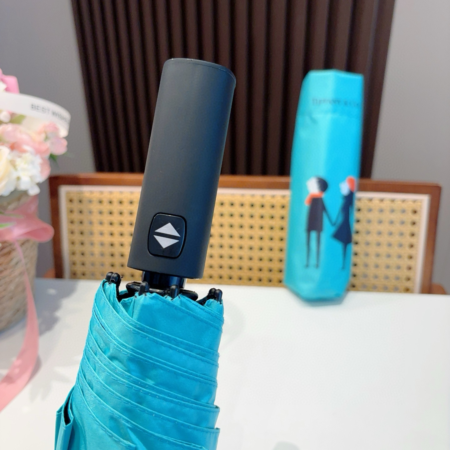  Tiffany蒂芙尼 三折自动折叠晴雨伞 火爆来袭 夏日里的小清新 高效阻隔紫外线涂层 有伞随行 晴雨