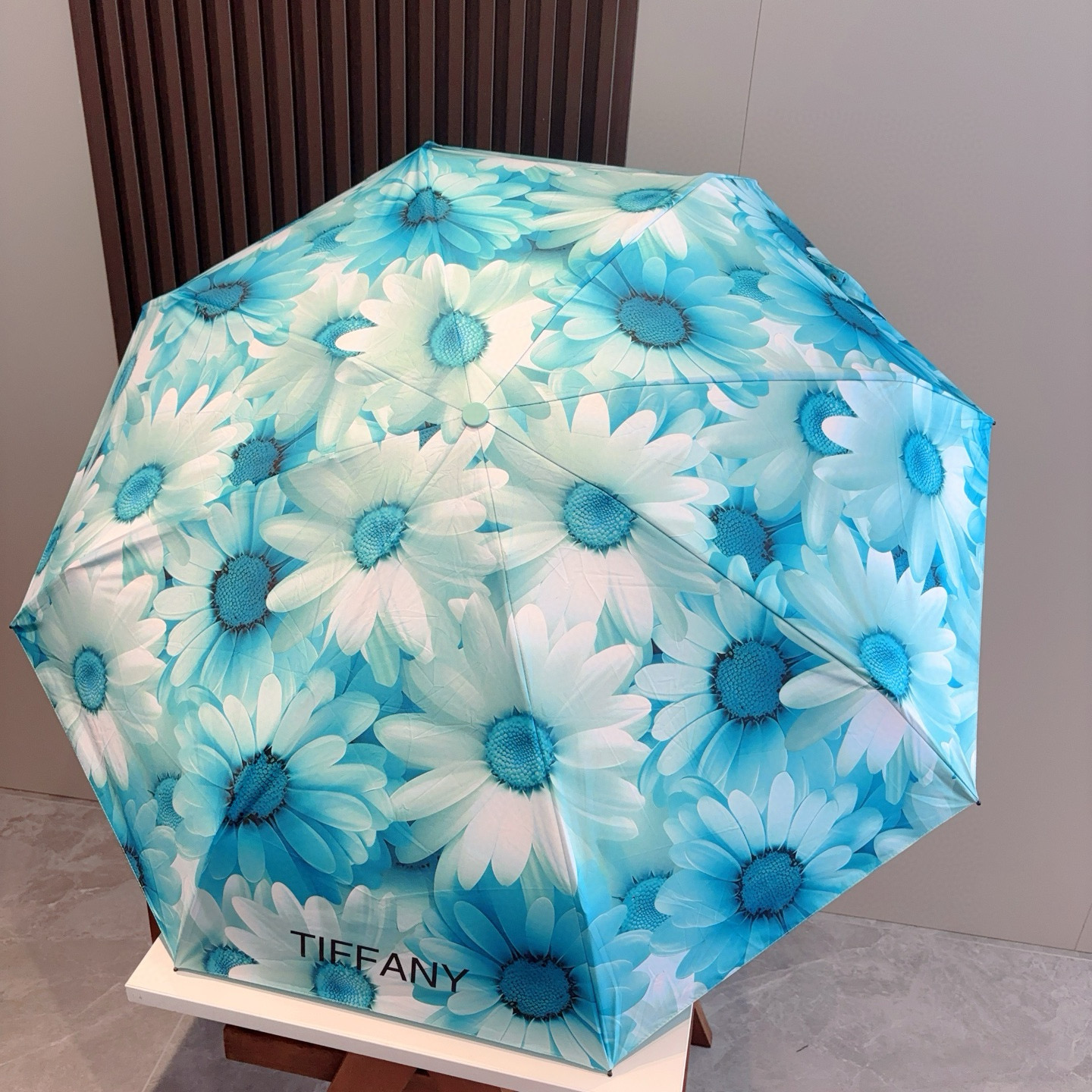  Tiffany蒂芙尼  五折手开折叠晴雨伞 新款火爆来袭 夏日里的小清新 高效阻隔紫外线涂层 有伞随行