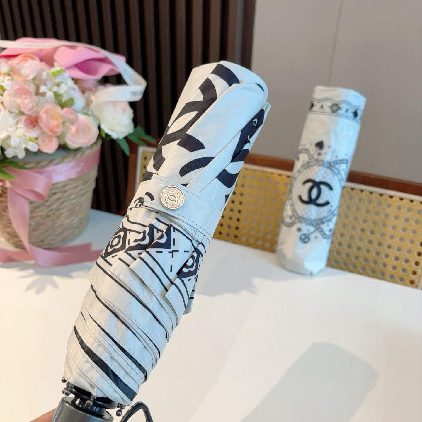  CHANEL（香奈儿）三折自动折叠晴雨伞 选用台湾进口UV防紫外线伞布 原单代工级品质 