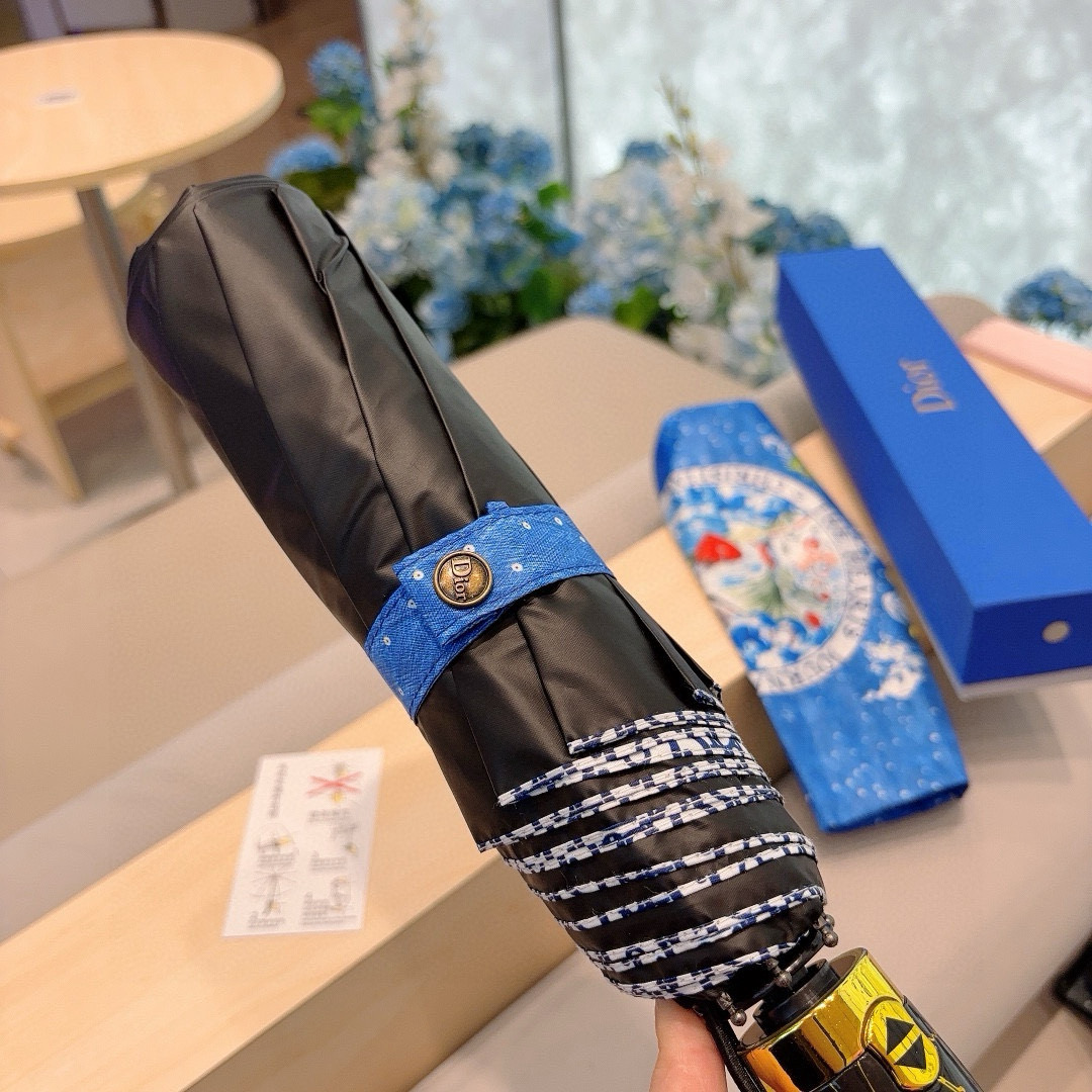  DIOR（迪奥） 三折自动折叠晴雨伞  时尚原单代工品质 细节精致 看得见的品质 打破一成不变 色泽纯