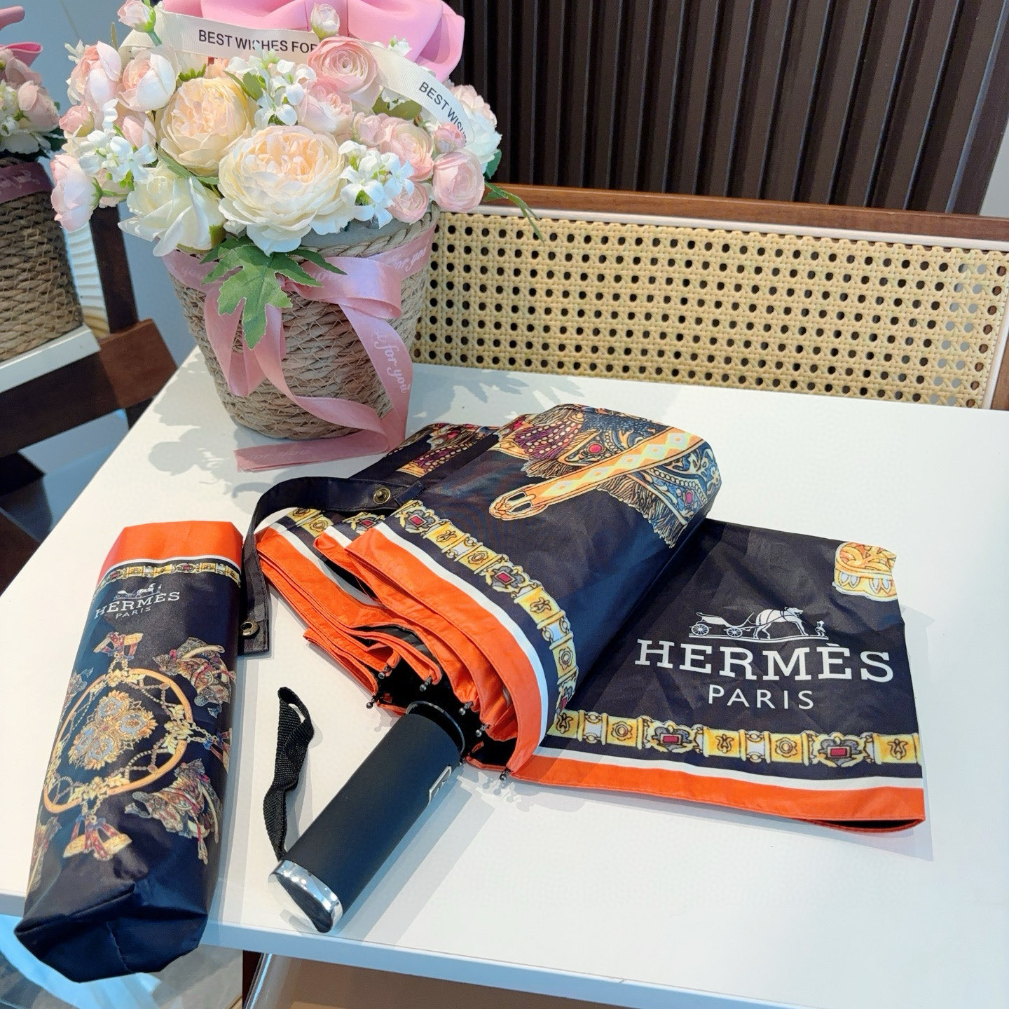 爱马仕（Hermès）   新款 极品H家三折自动伞重磅呈现 以其精湛的工艺技术和源源不断的想像力 新涂