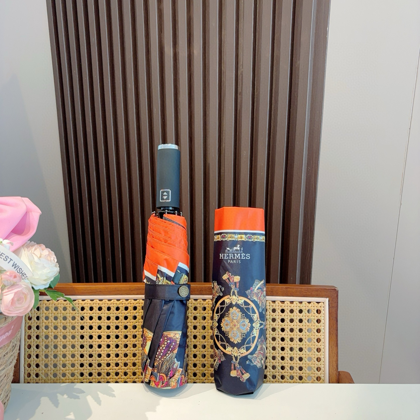 爱马仕（Hermès）   新款 极品H家三折自动伞重磅呈现 以其精湛的工艺技术和源源不断的想像力 新涂