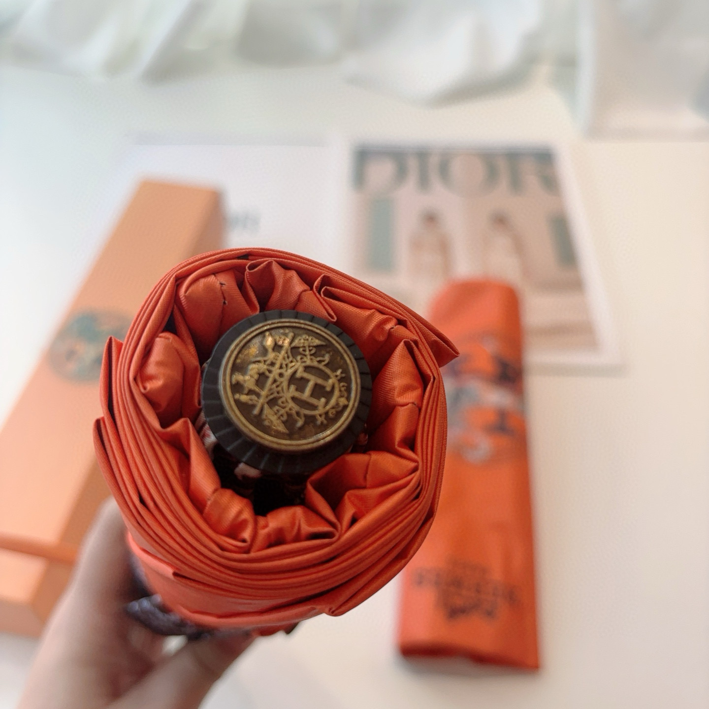 爱马仕（Hermès）   新款 极品H家三折自动伞重磅呈现 以其精湛的工艺技术和源源不断的想像力 新涂