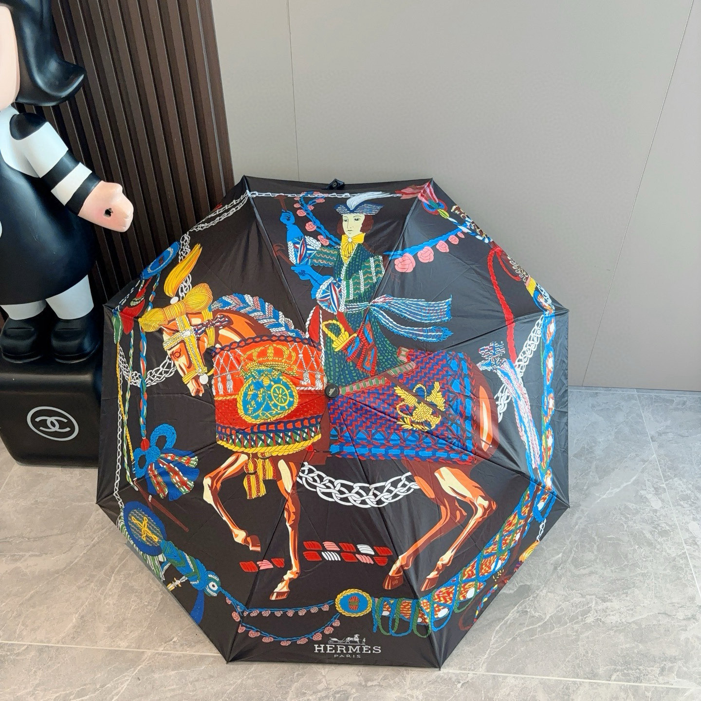 爱马仕（Hermès）   新款 极品H家三折自动伞重磅呈现 以其精湛的工艺技术和源源不断的想像力 新涂