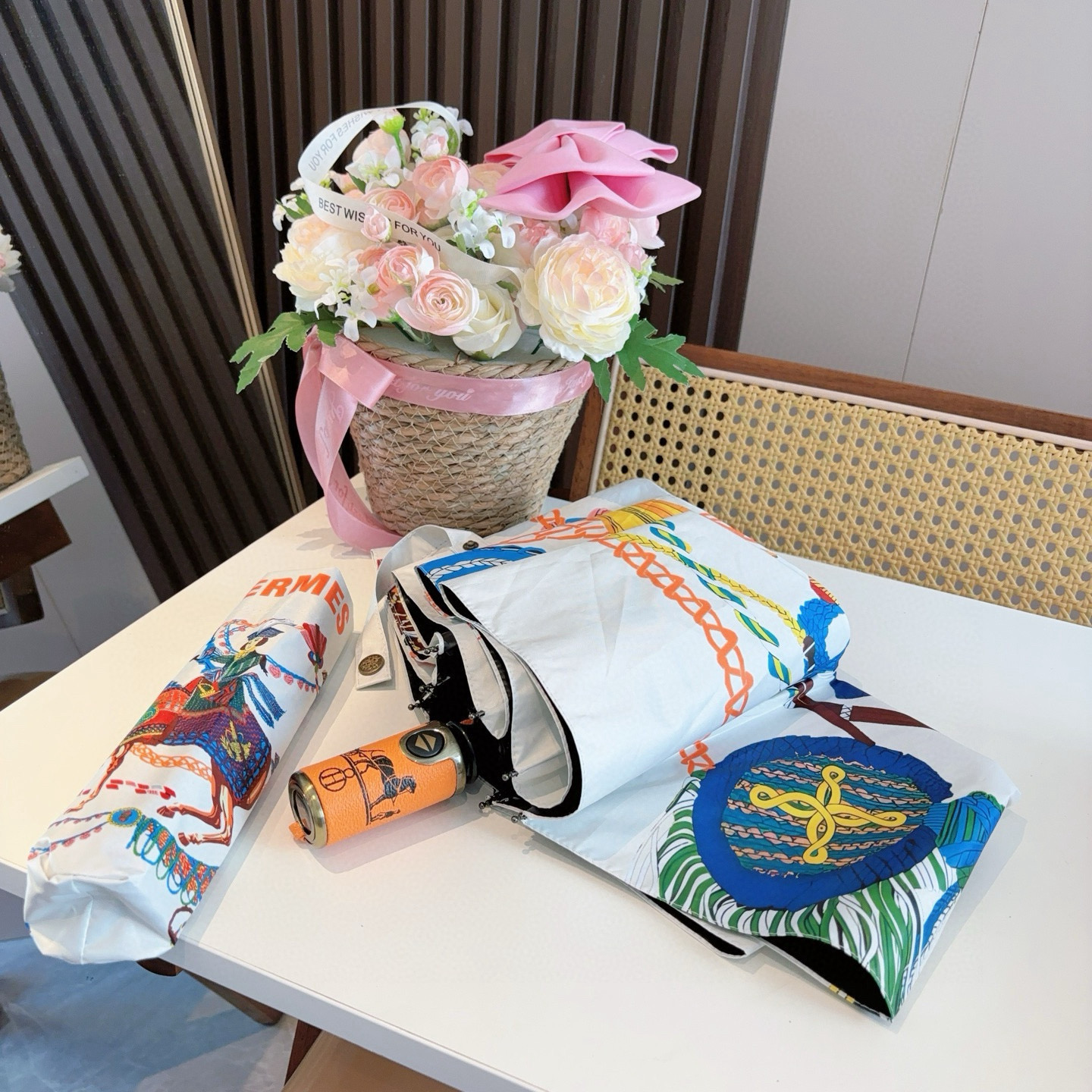 爱马仕（Hermès）   新款 极品H家三折自动伞重磅呈现 以其精湛的工艺技术和源源不断的想像力 新涂