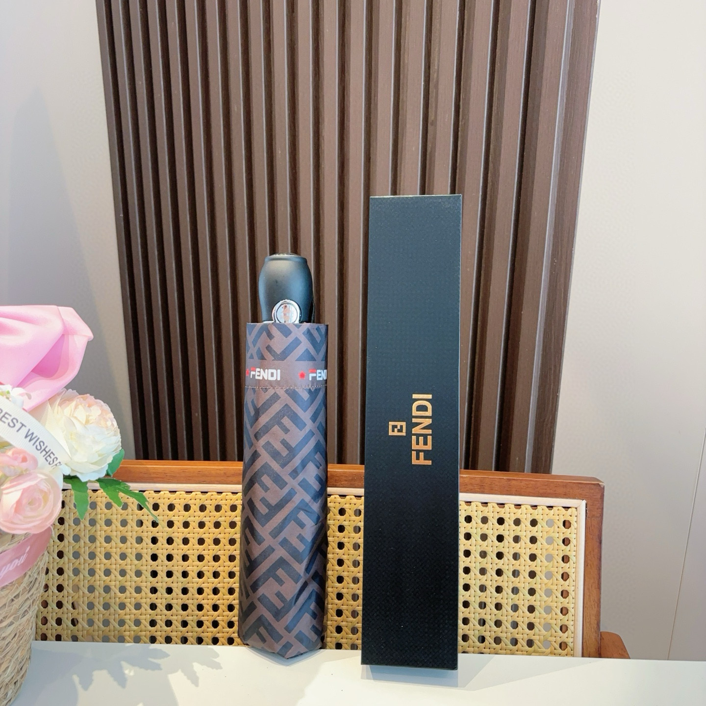  FENDI（芬迪）三折自动折叠晴雨伞 年度最新火爆单品  原单代工级品质 第一代210T碰击布防嗮拒水