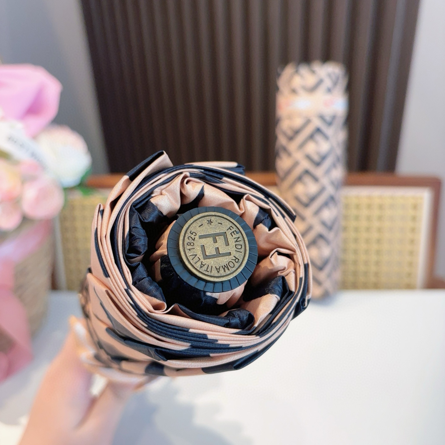  FENDI（芬迪）三折自动折叠晴雨伞 年度最新火爆单品  原单代工级品质 第一代210T碰击布防嗮拒水