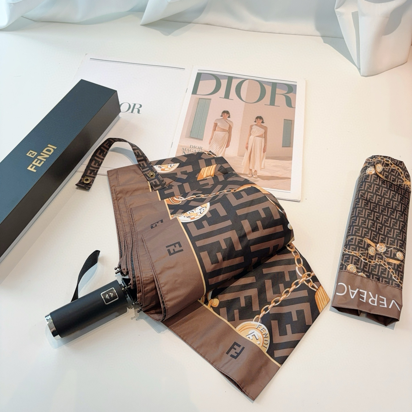  FENDI（芬迪）三折自动折叠晴雨伞 年度最新火爆单品  原单代工级品质 第一代210T碰击布防嗮拒水