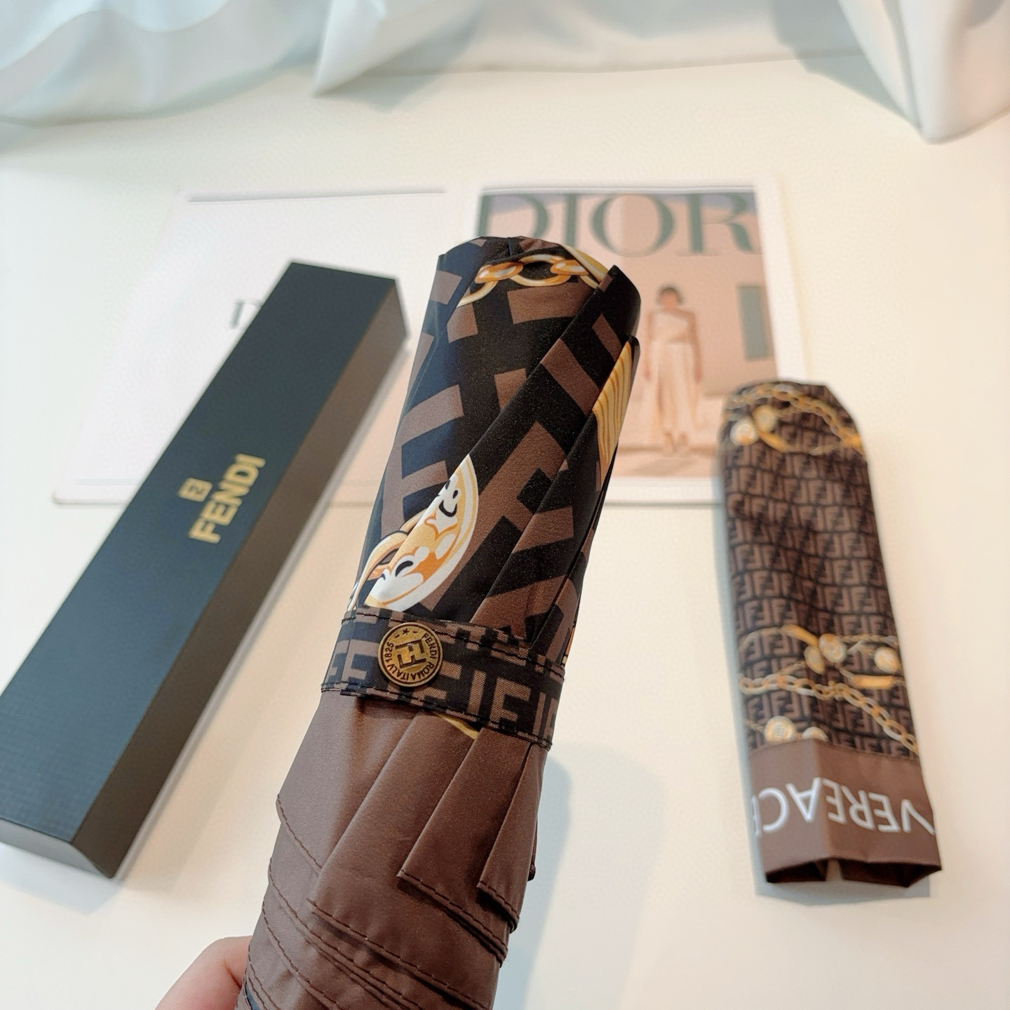  FENDI（芬迪）三折自动折叠晴雨伞 年度最新火爆单品  原单代工级品质 第一代210T碰击布防嗮拒水