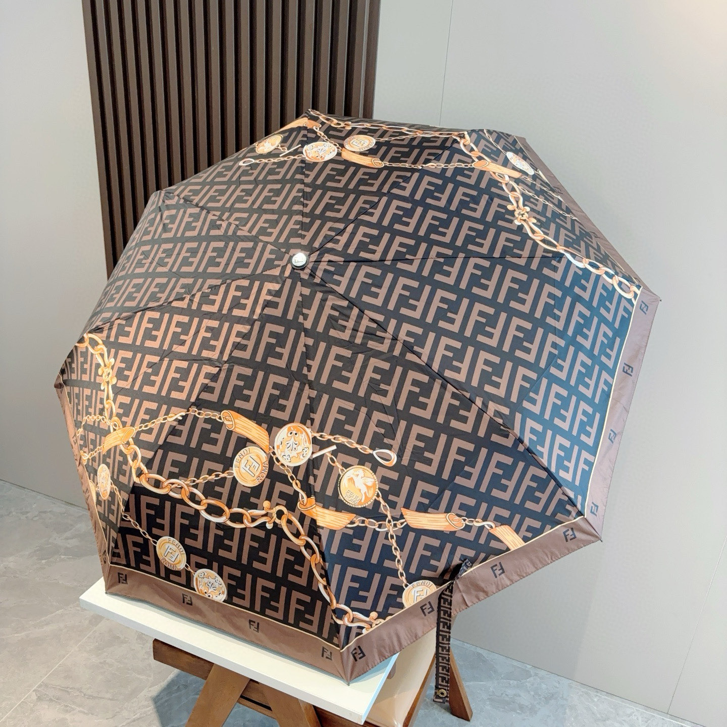  FENDI（芬迪）三折自动折叠晴雨伞 年度最新火爆单品  原单代工级品质 第一代210T碰击布防嗮拒水
