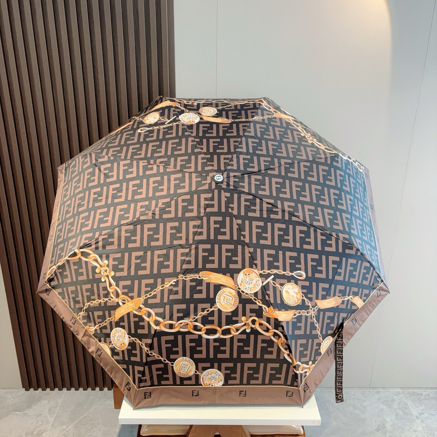  FENDI（芬迪）三折自动折叠晴雨伞 年度最新火爆单品  原单代工级品质 第一代210T碰击布防嗮拒水