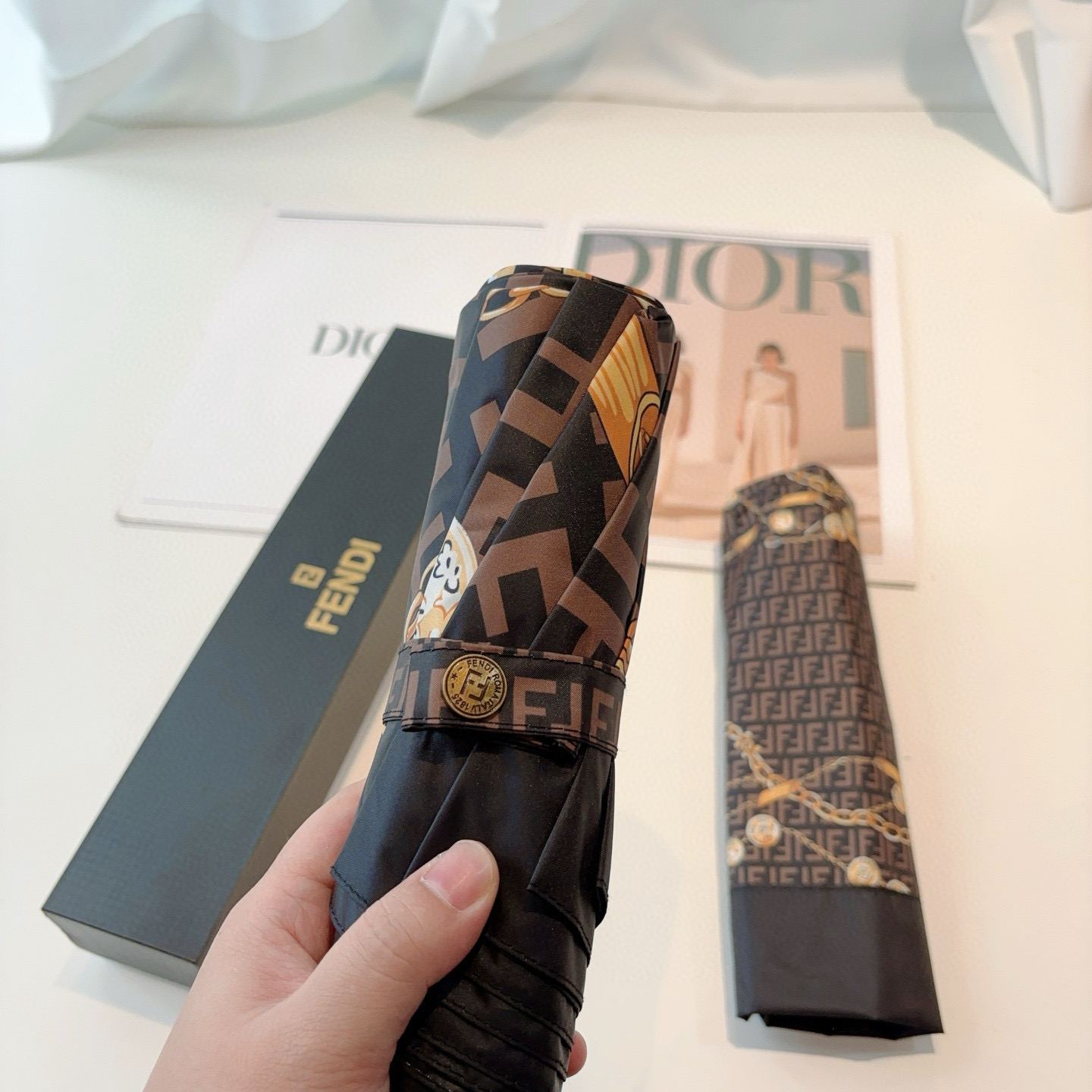  FENDI（芬迪）三折自动折叠晴雨伞 年度最新火爆单品  原单代工级品质 第一代210T碰击布防嗮拒水