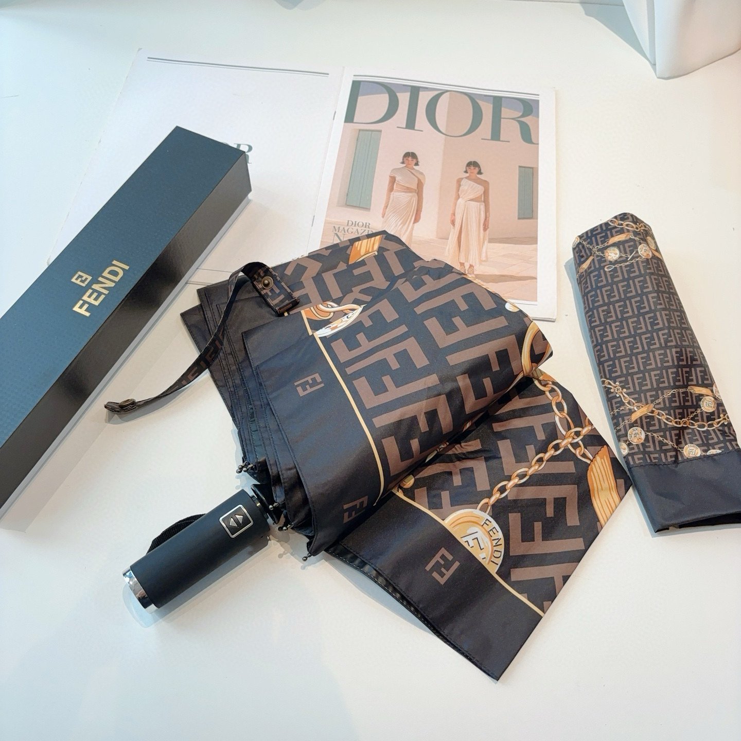  FENDI（芬迪）三折自动折叠晴雨伞 年度最新火爆单品  原单代工级品质 第一代210T碰击布防嗮拒水