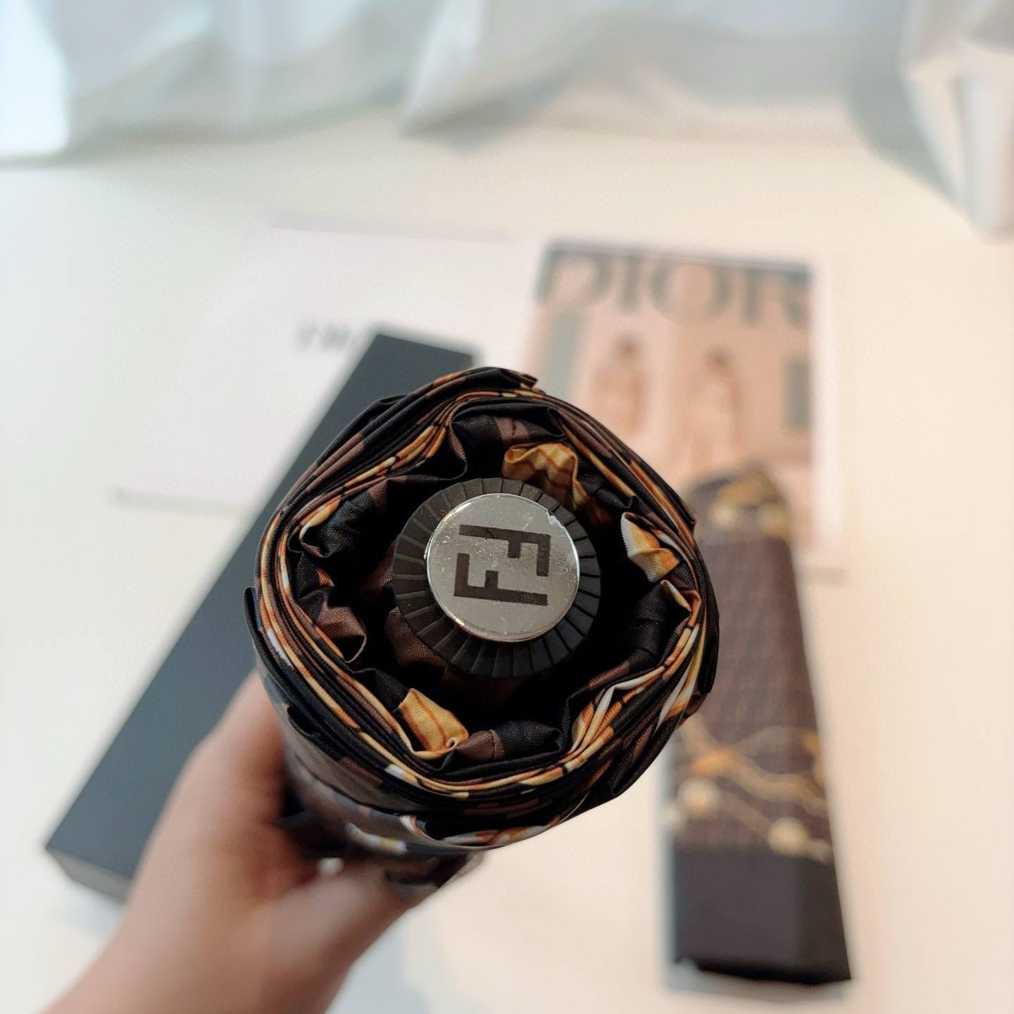  FENDI（芬迪）三折自动折叠晴雨伞 年度最新火爆单品  原单代工级品质 第一代210T碰击布防嗮拒水