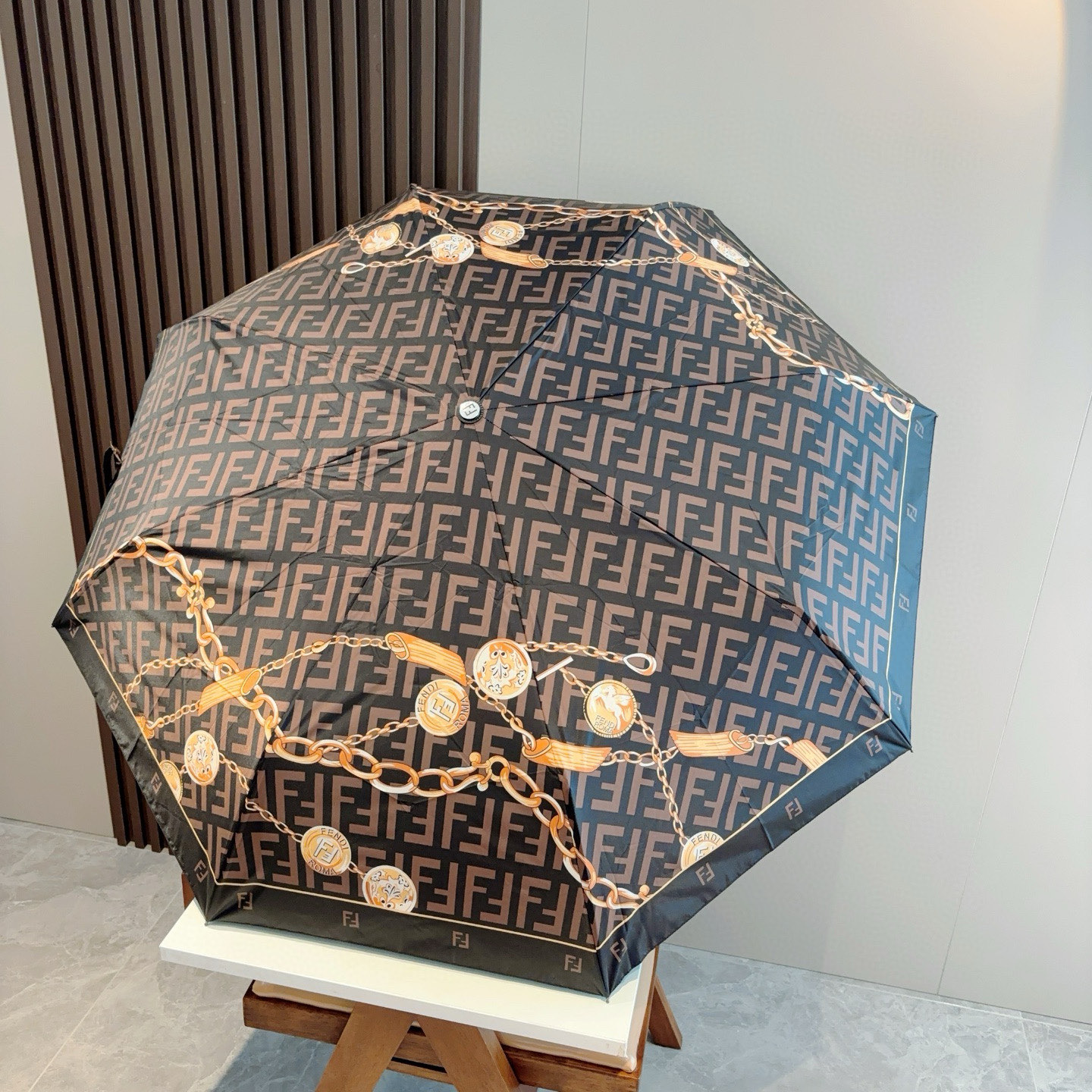 FENDI（芬迪）三折自动折叠晴雨伞 年度最新火爆单品  原单代工级品质 第一代210T碰击布防嗮拒水