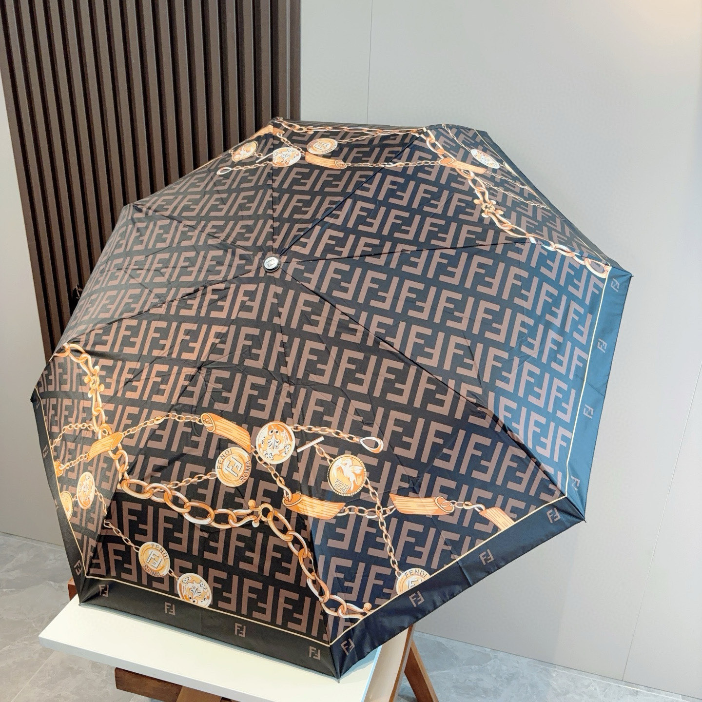  FENDI（芬迪）三折自动折叠晴雨伞 年度最新火爆单品  原单代工级品质 第一代210T碰击布防嗮拒水
