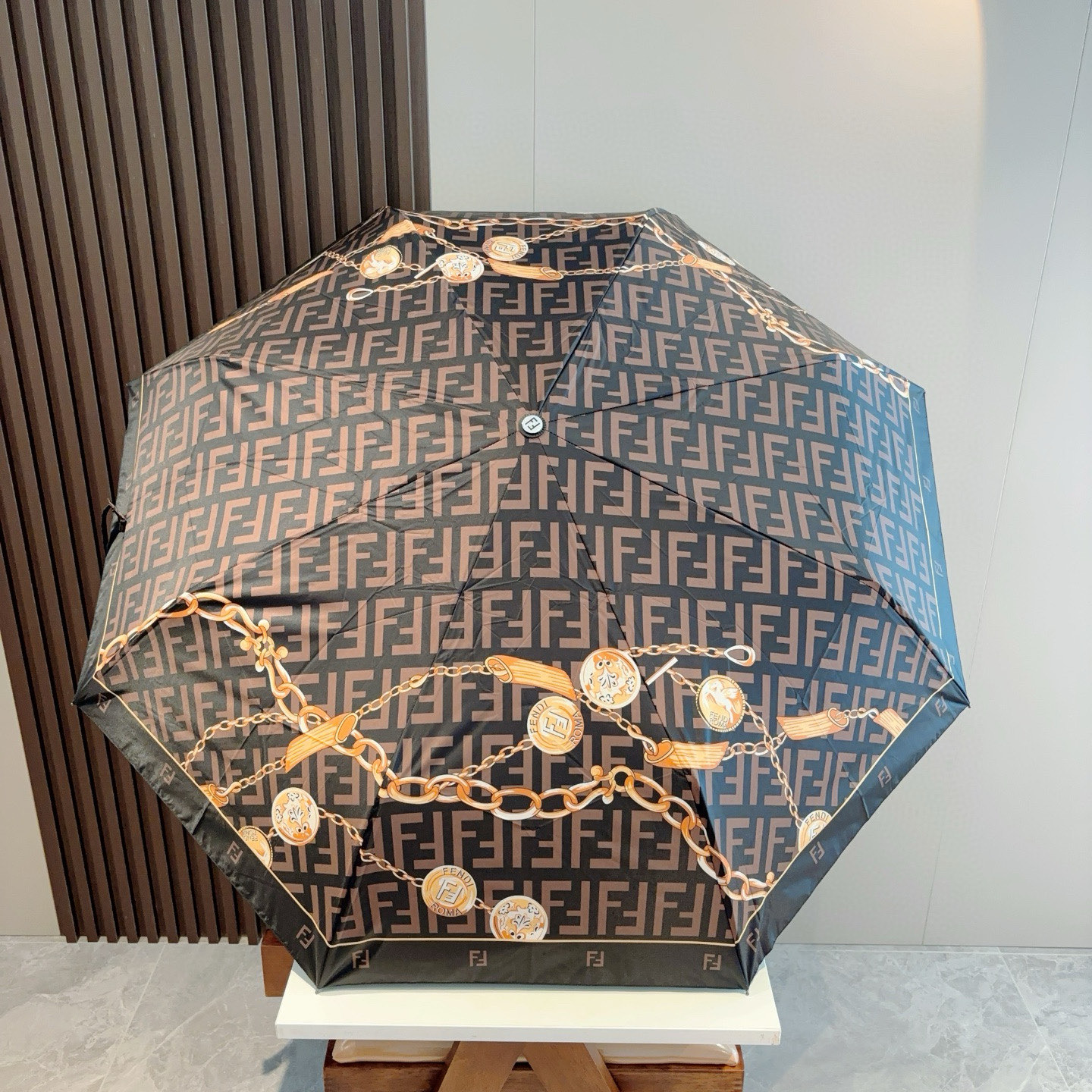  FENDI（芬迪）三折自动折叠晴雨伞 年度最新火爆单品  原单代工级品质 第一代210T碰击布防嗮拒水
